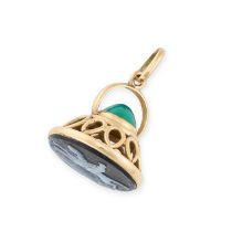 A CHRYSOPRASE AND SARDONYX CAMEO PENDANT in 18ct yellow gold, set with a cabochon chrysoprase and
