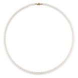 A PEARL NECKLACE in yellow gold, comprising a single row of sixty-seven graduated pearls ranging 4.