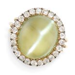 AN EXCEPTIONAL CAT'S EYE CHRYSOBERYL AND DIAMOND RING in yellow gold and silver, set with a large