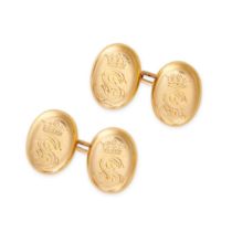 A PAIR OF ANTIQUE ENGRAVED GOLD CUFFLINKS in yellow gold, each formed of two oval faces inscribed