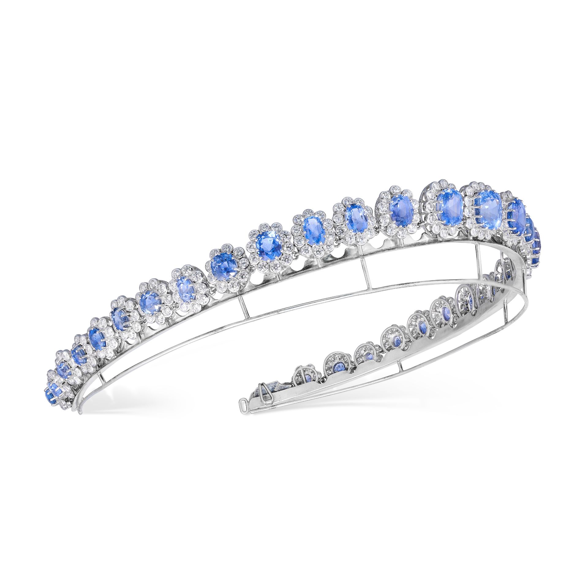 AN IMPORTANT CEYLON NO HEAT SAPPHIRE AND DIAMOND TIARA / NECKLACE AND EARRINGS SUITE the tiara / - Image 4 of 5