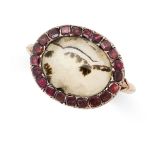 AN ANTIQUE DENDRITIC AGATE AND GARNET RING in yellow gold, set with an oval cabochon cut piece of