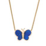 A LAPIS LAZULI BUTTERFLY PENDANT NECKLACE in yellow gold, in the form of a butterfly with lapis