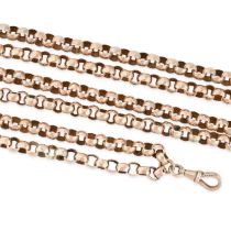 AN ANTIQUE GUARD CHAIN NECKLACE in yellow gold, formed of a single row of belcher links, lobster