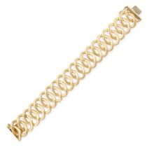 A GOLD BRACELET in 18ct yellow gold, comprising a series of interlocking oval links, stamped 750,