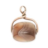 AN ANTIQUE AGATE SWIVEL FOB / PENDANT in yellow gold, set with a piece of polished agate, no assay