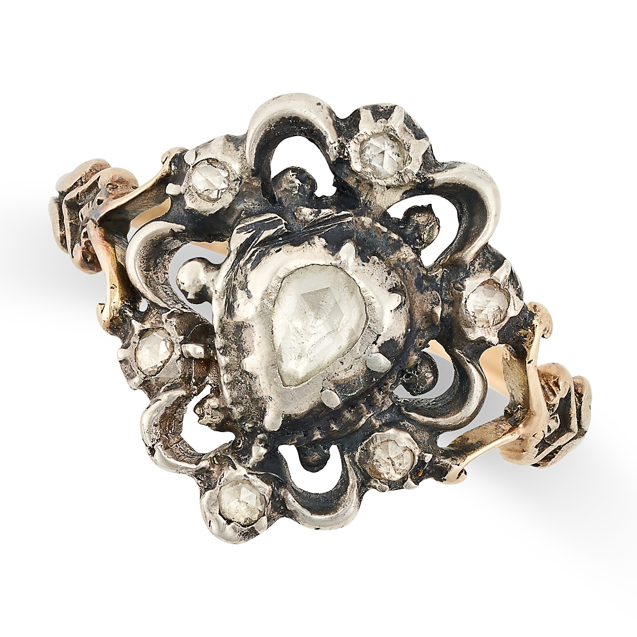 AN ANTIQUE GEORGIAN DIAMOND RING, EARLY 19TH CENTURY in yellow gold and silver, set with a pear