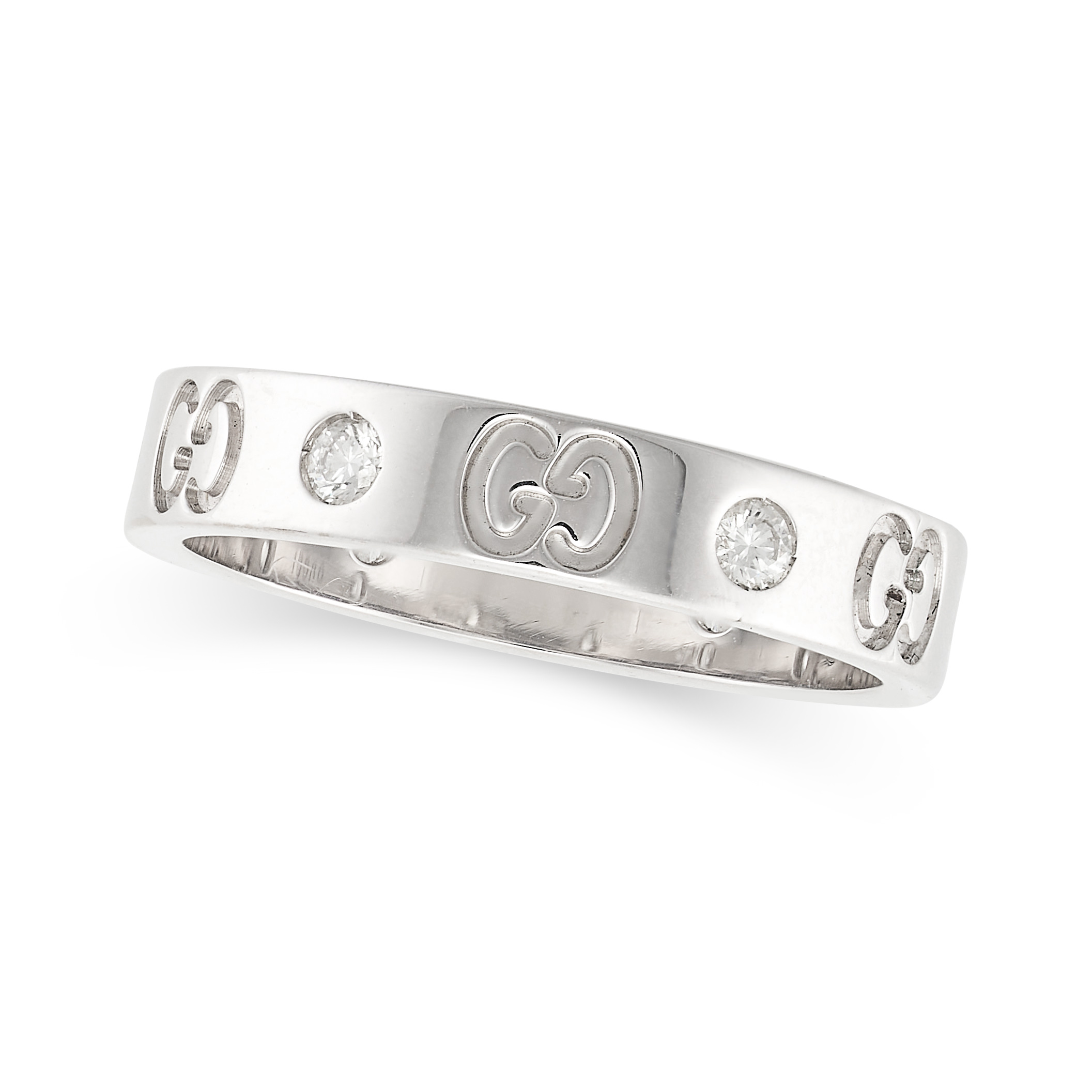 GUCCI, A DIAMOND MONOGRAM RING in 18ct white gold, set with alternating round brilliant cut diamonds