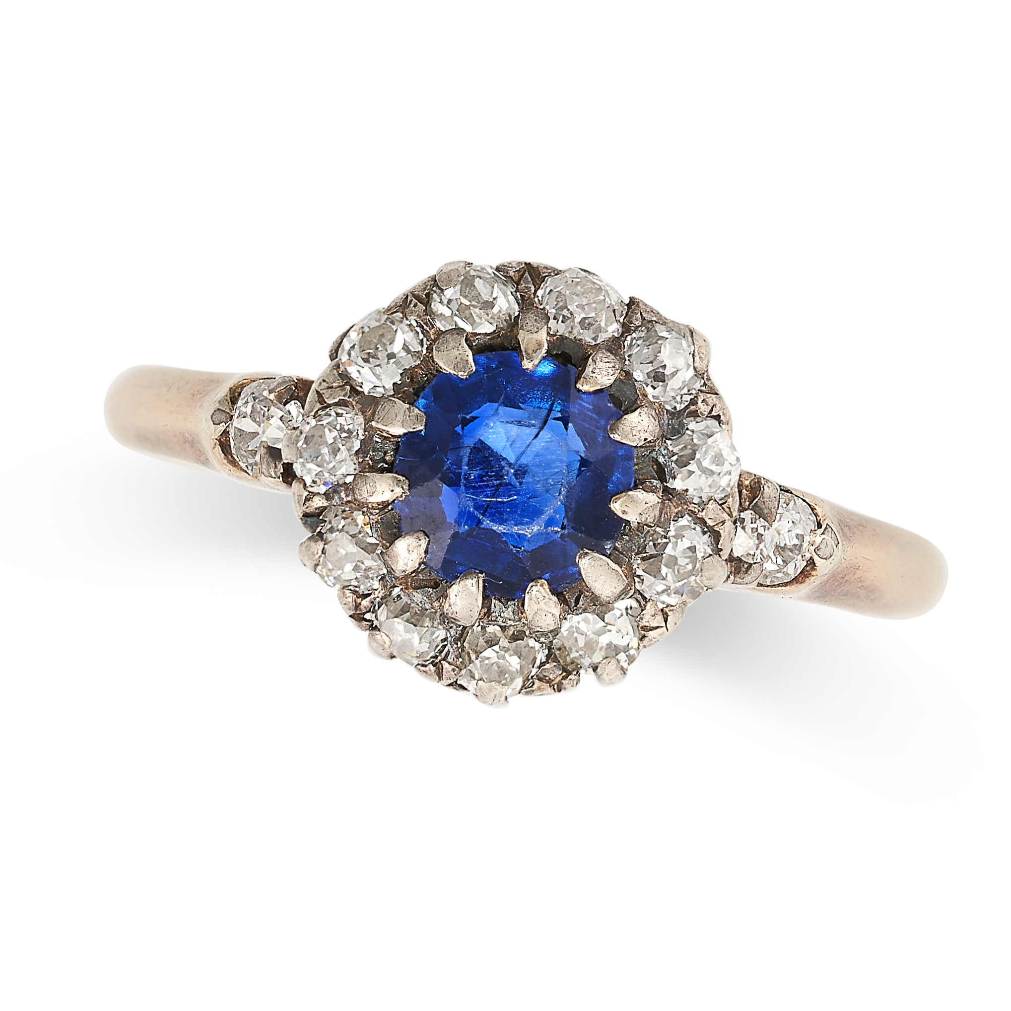 AN ANTIQUE SAPPHIRE AND DIAMOND CLUSTER RING in yellow gold and silver, set with a round cut