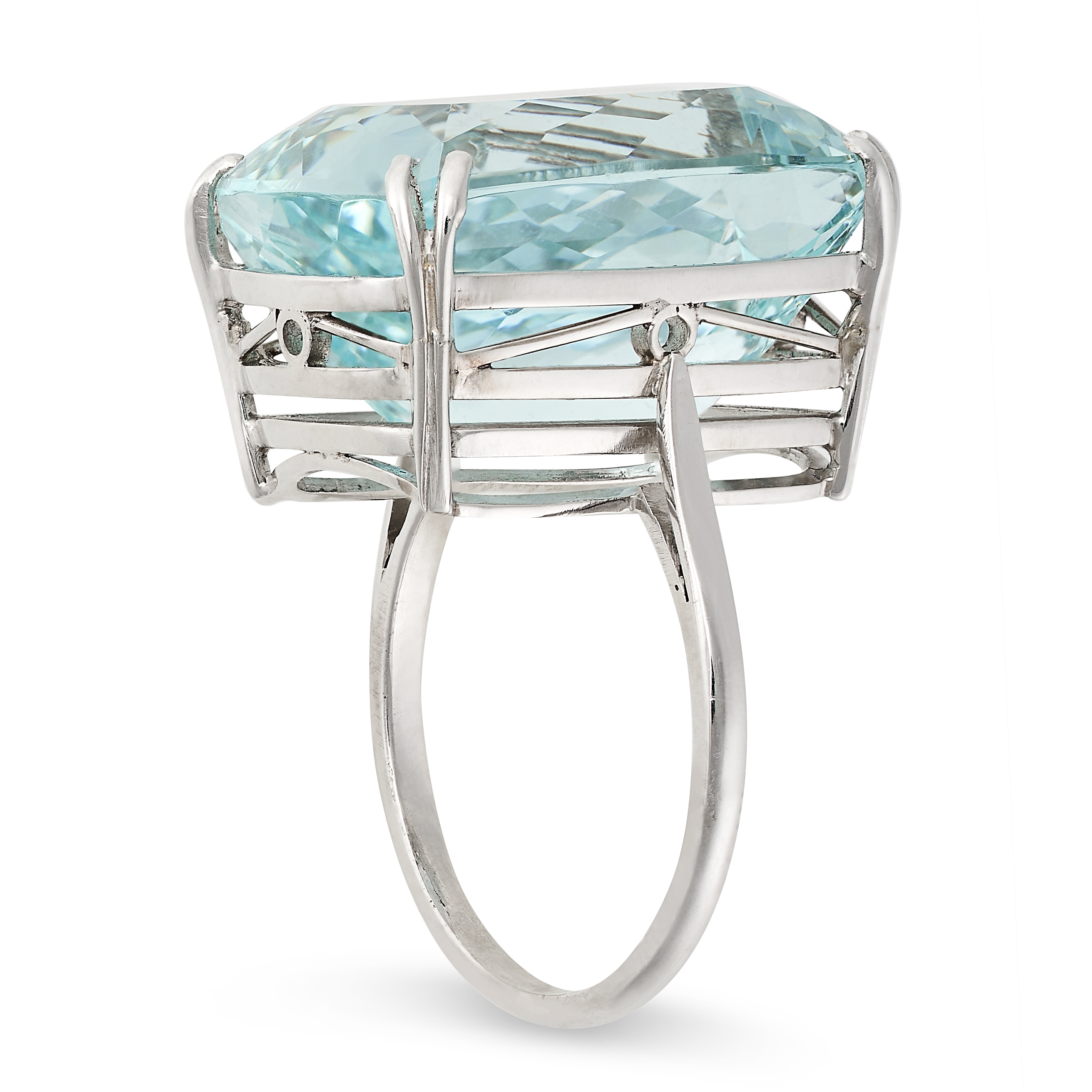 NO RESERVE - AN AQUAMARINE COCKTAIL RING in white gold, set with a large cushion cut aquamarine of - Image 2 of 2