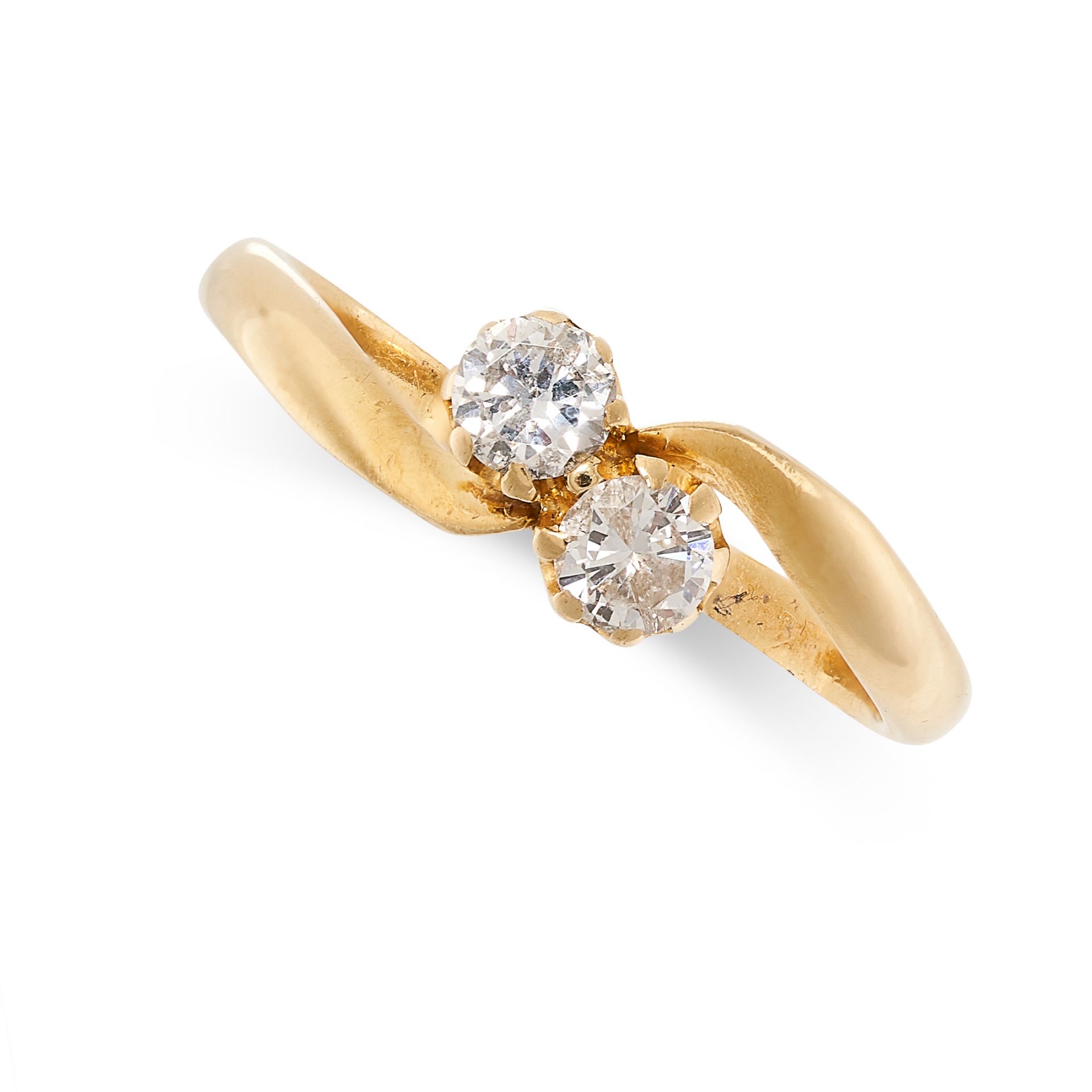 NO RESERVE - A DIAMOND TOI ET MOI RING in 18ct yellow gold, set with two round brilliant cut