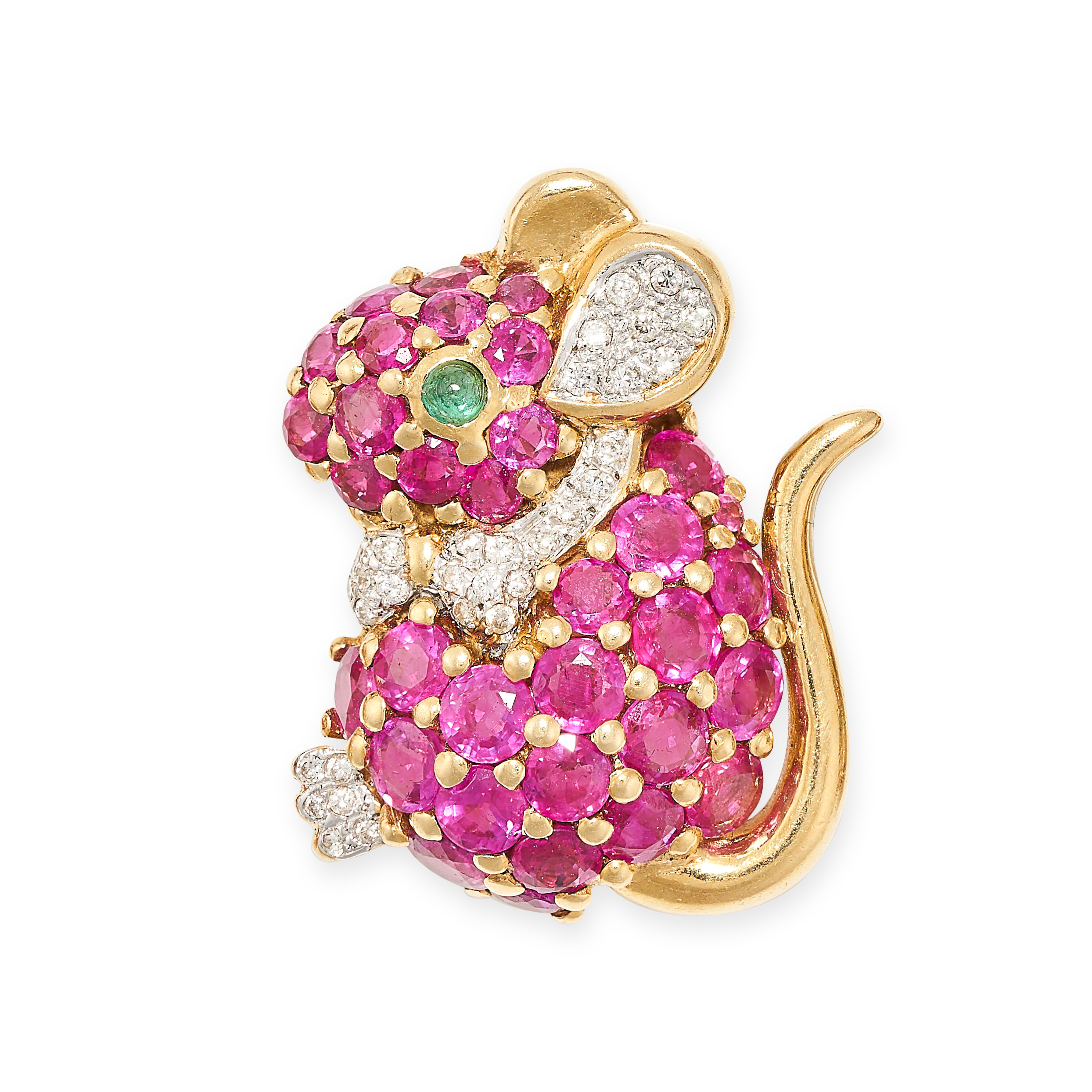 A RUBY, EMERALD AND DIAMOND MOUSE BROOCH / PENDANT in yellow gold, designed as a mouse, the body set