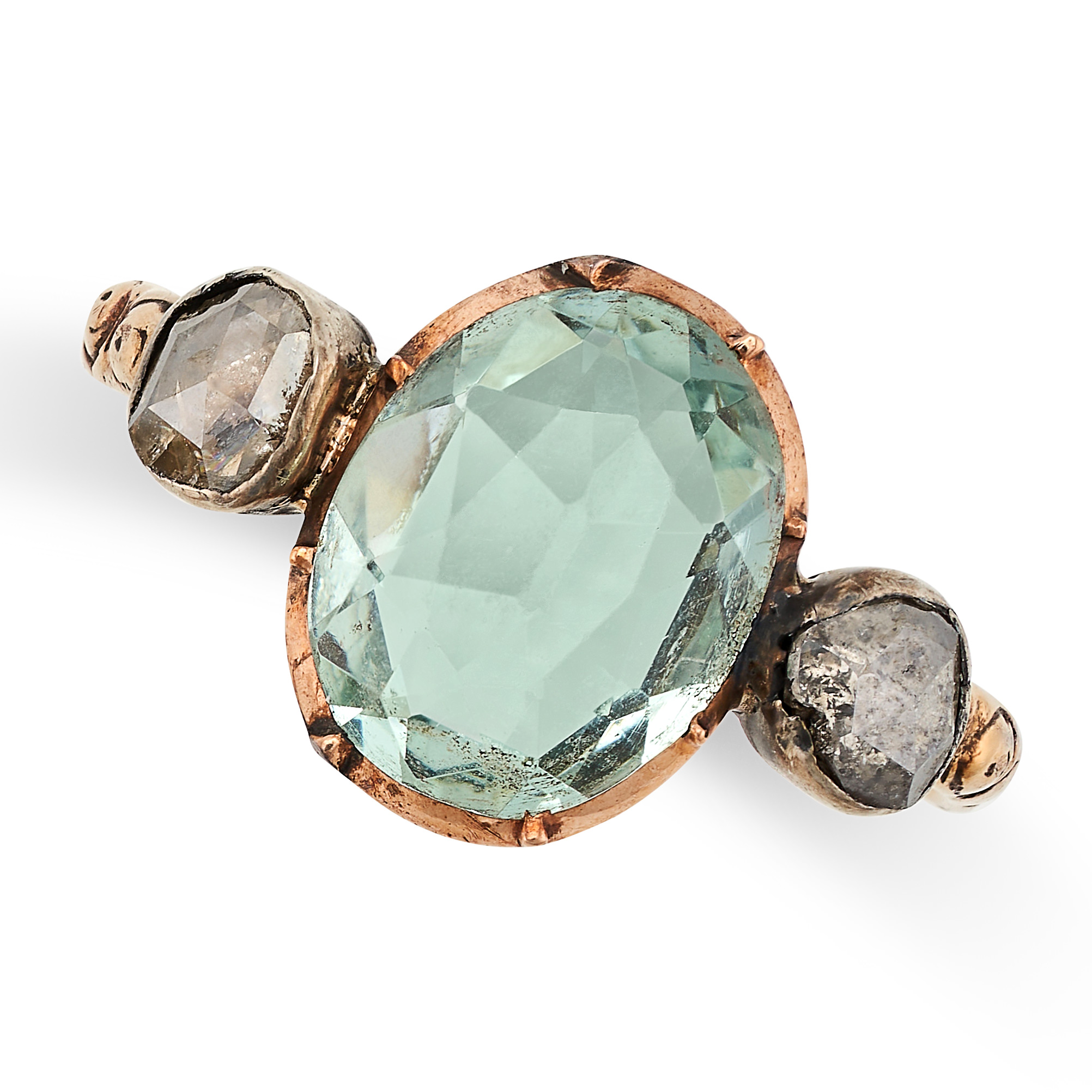 AN ANTIQUE AQUAMARINE AND DIAMOND THREE STONE RING in yellow gold and silver, set with an oval cut