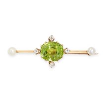 AN ANTIQUE EDWARDIAN PERIDOT, DIAMOND AND PEARL BAR BROOCH in yellow gold, set with a cushion cut