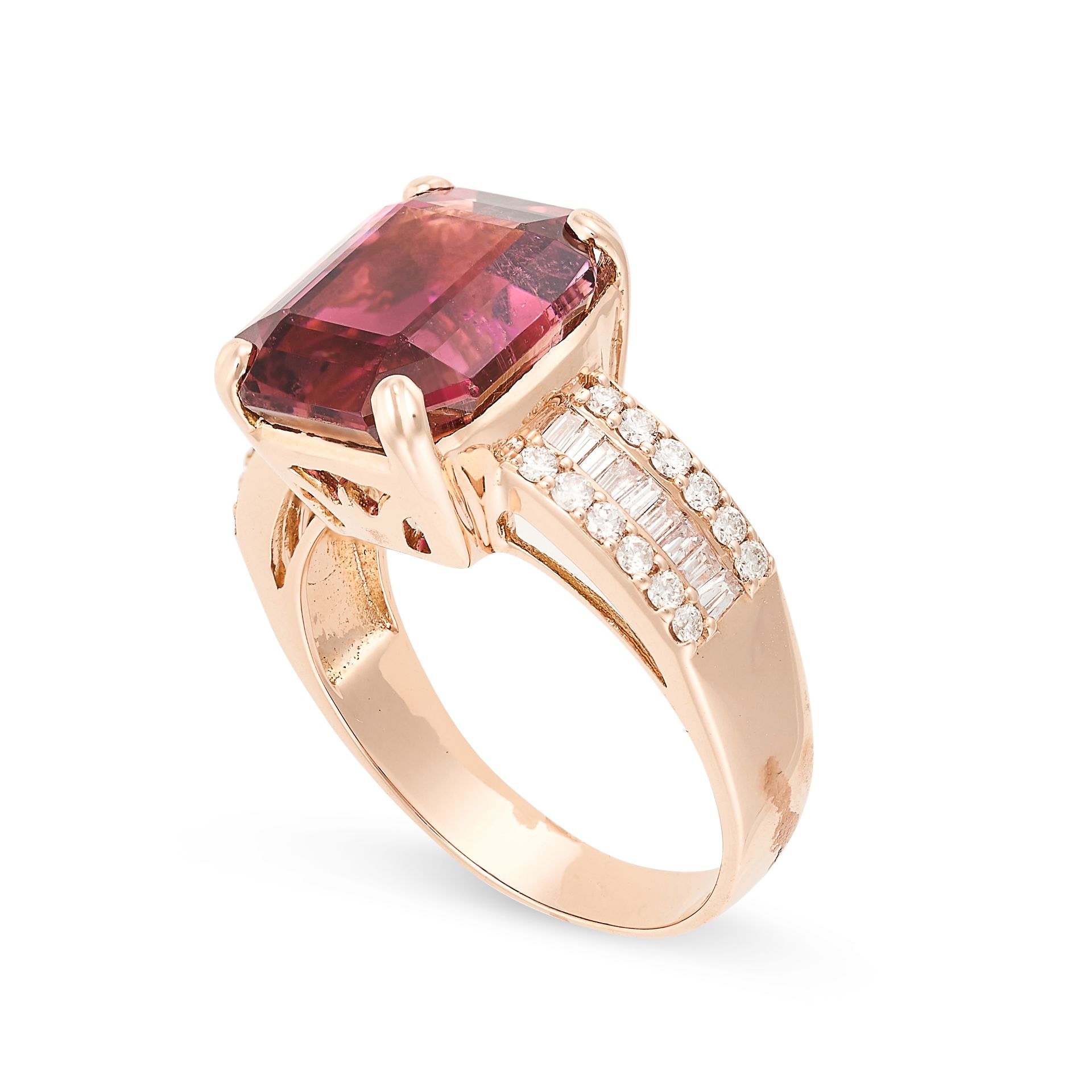 A PINK TOURMALINE AND DIAMOND RING in 18ct rose gold, set with an emerald cut pink tourmaline of 6. - Bild 2 aus 2