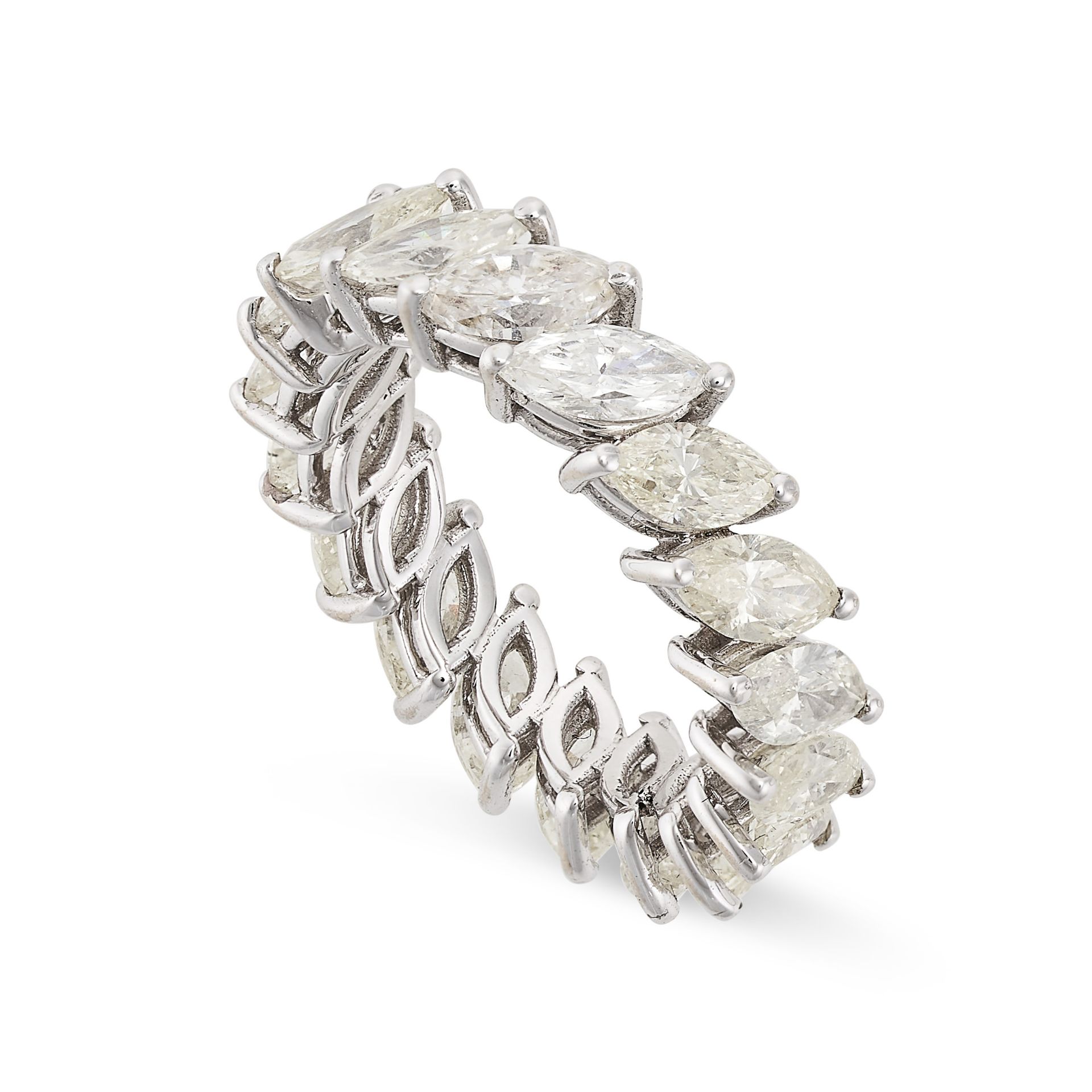 A DIAMOND ETERNITY RING set all round with a row of marquise cut diamonds all totalling 4.5-4.6 - Bild 2 aus 2
