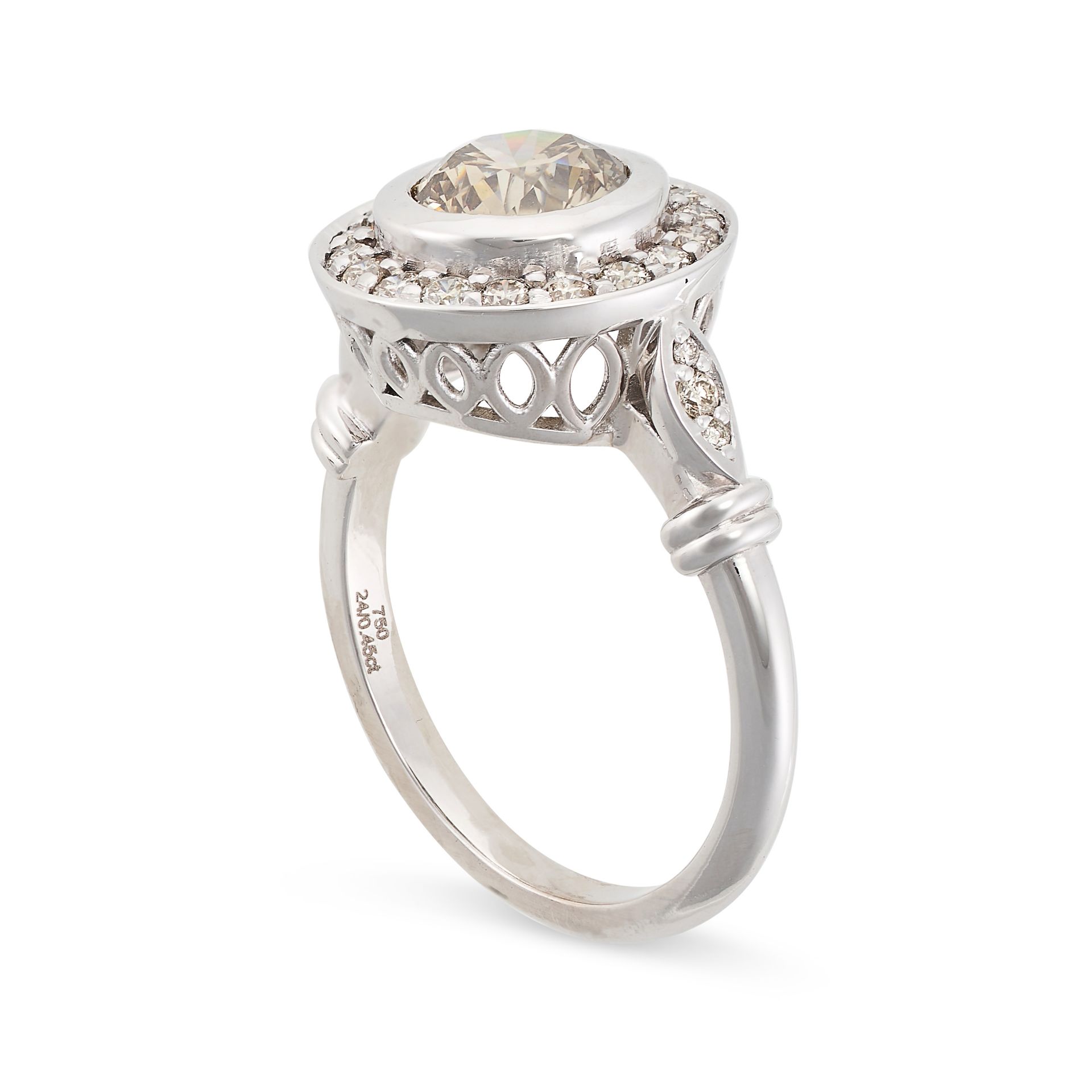 A CHAMPAGNE DIAMOND HALO RING in 18ct white gold, set with a round brilliant cut champagne diamond - Bild 2 aus 2