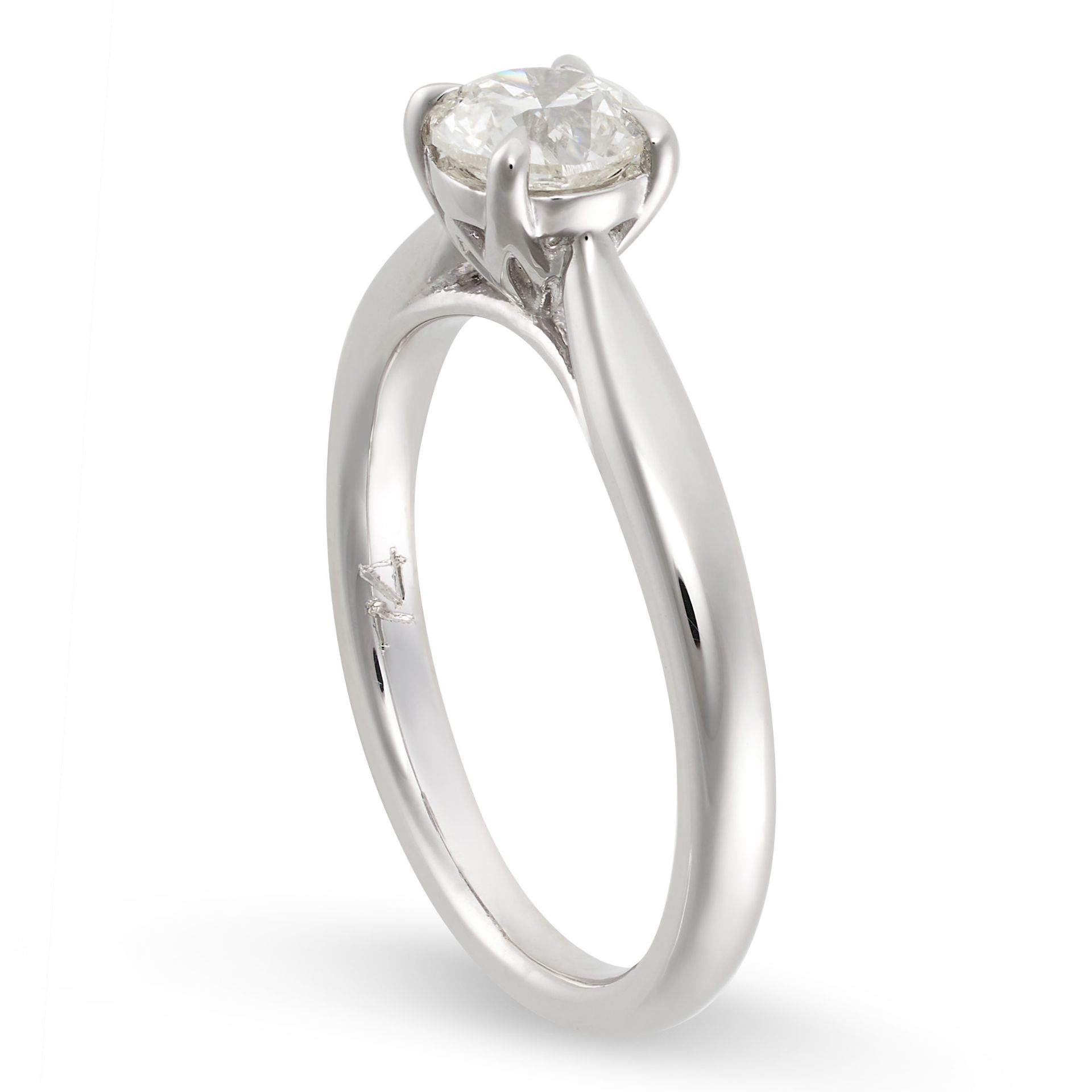 A SOLITAIRE DIAMOND RING in platinum, set with a round brilliant cut diamond of 0.74 carats, full - Bild 2 aus 2