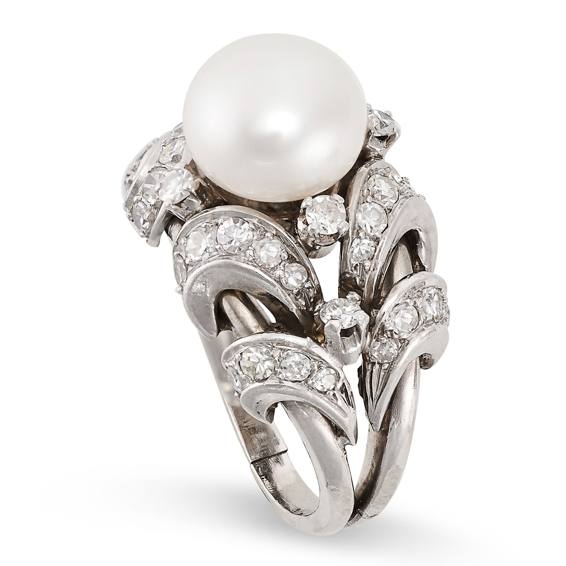 A VINTAGE PEARL AND DIAMOND RING set with a pearl of 9.3mm accented by single cut diamonds over a - Bild 2 aus 2