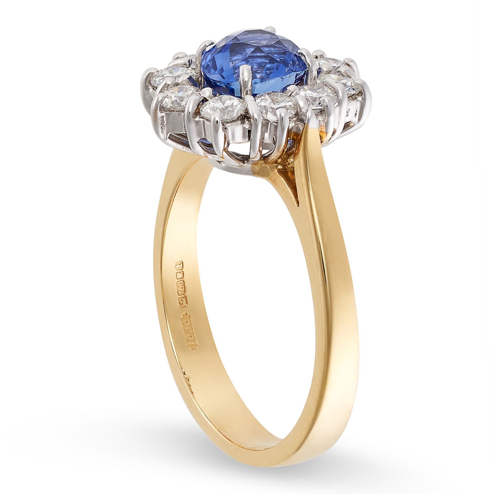 A SAPPHIRE AND DIAMOND CLUSTER RING in 18ct gold, set with an oval cut sapphire of 1.54 carats in - Bild 2 aus 2