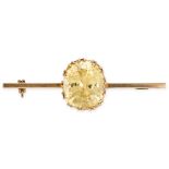 A CEYLON NO HEAT YELLOW SAPPHIRE BAR BROOCH in yellow gold, set with a cushion cut Ceylon no heat