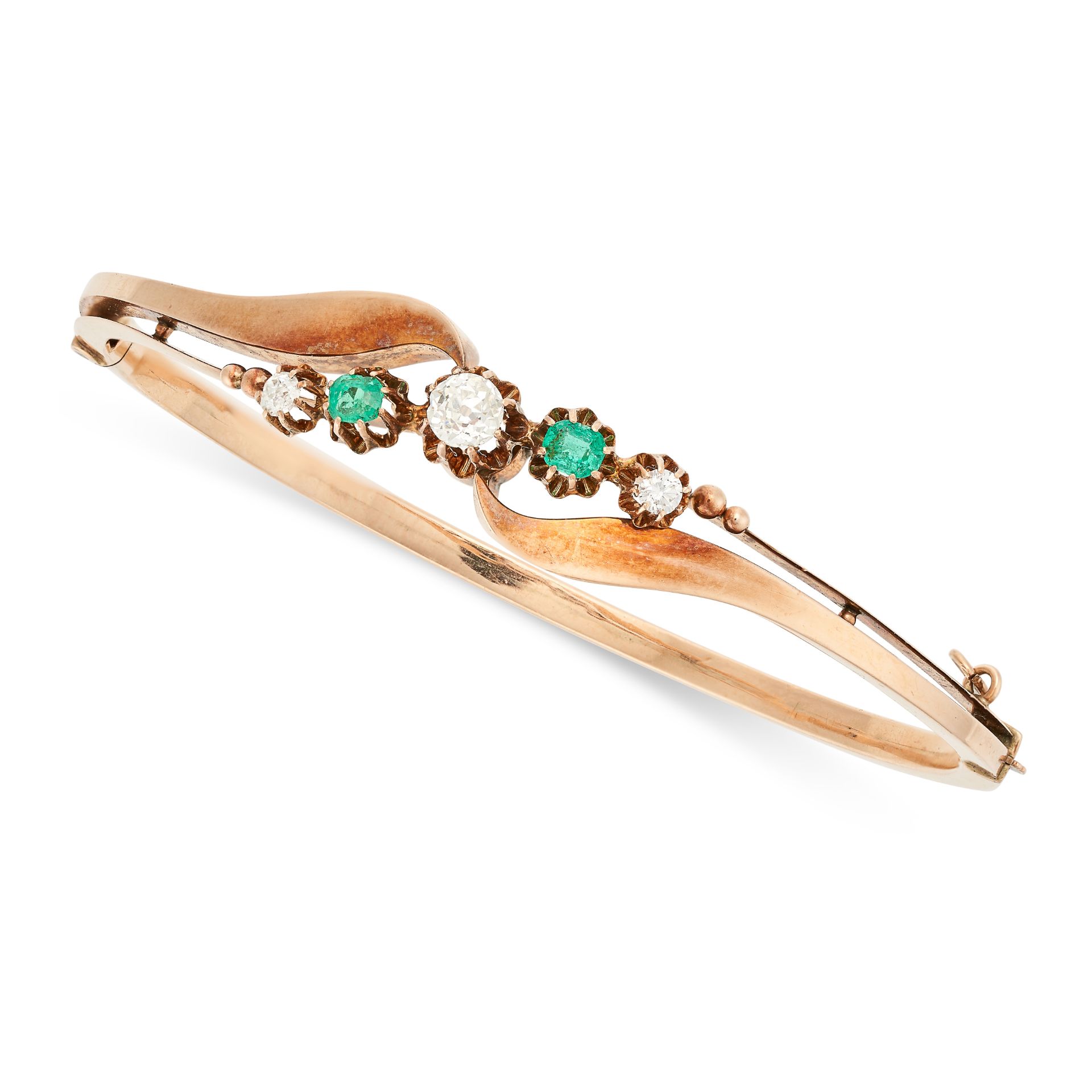 AN EMERALD AND DIAMOND BANGLE in yellow gold, the hinged body set with old cut and round brilliant