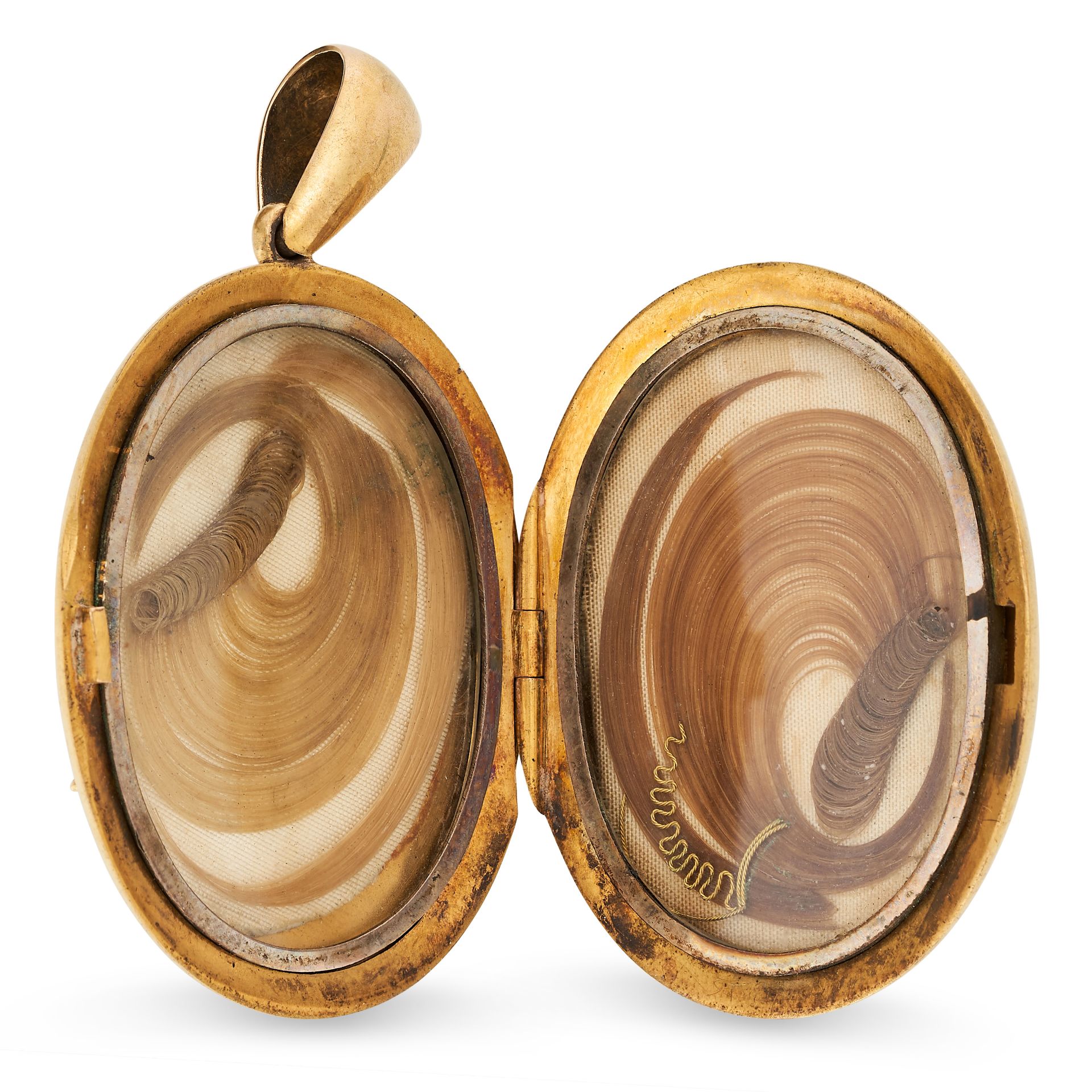 AN ANTIQUE CORAL AND PEARL MOURNING LOCKET in yellow gold, the oval hinged locket with an applied - Bild 2 aus 2