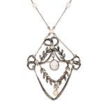 AN ANTIQUE BELLE EPOQUE DIAMOND AND PEARL BROOCH / PENDANT NECKLACE in silver and yellow gold, the