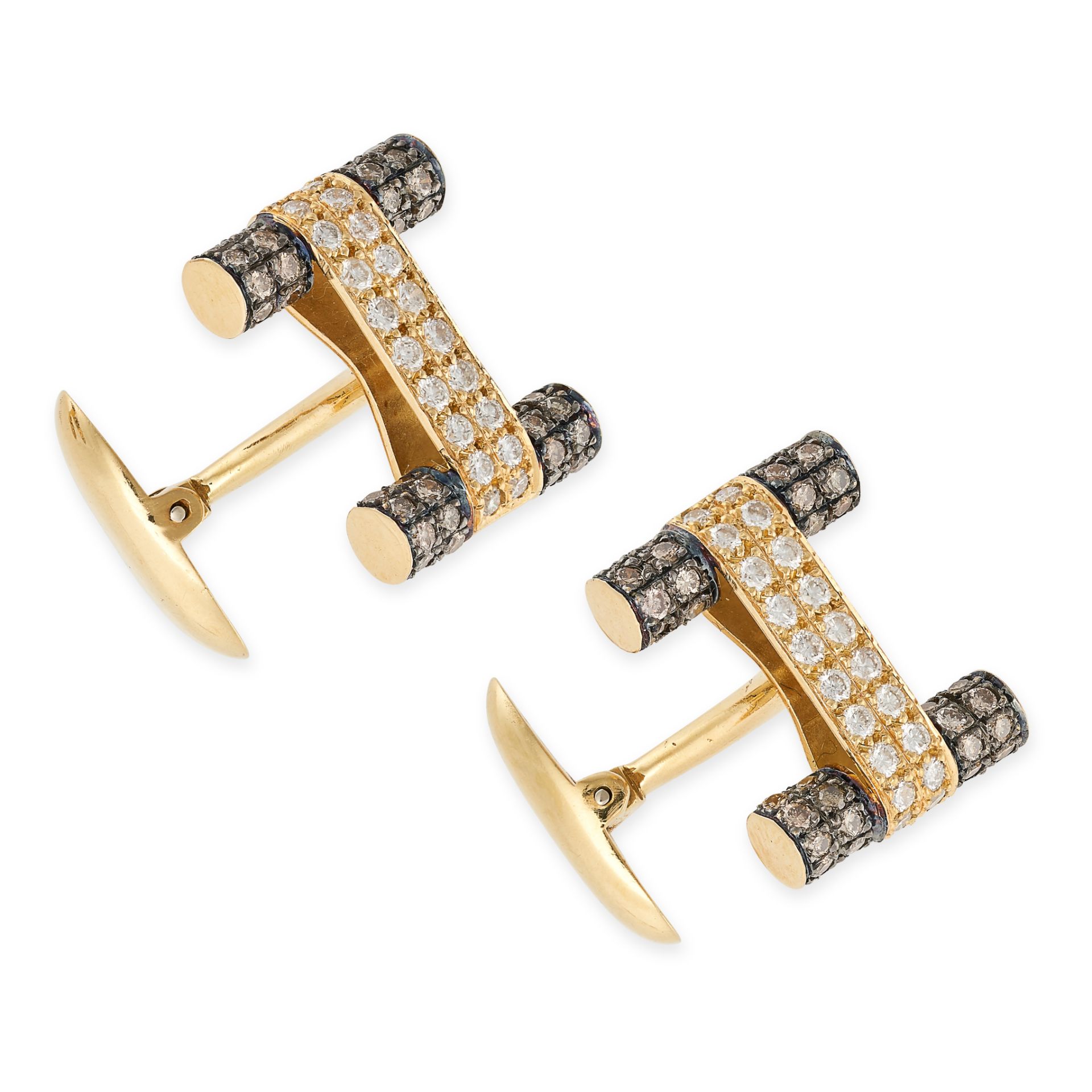 A PAIR OF DIAMOND CUFFLINKS in 18ct yellow gold, designed as two baton links pave set with round cut