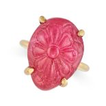 A MUGHAL CARVED PINK SPINEL RING in yellow gold, set with a Mughal carved pink spinel of