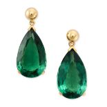 A PAIR OF GREEN QUARTZ DROP EARRINGS in yellow gold, each comprising a gold stud suspending a pear