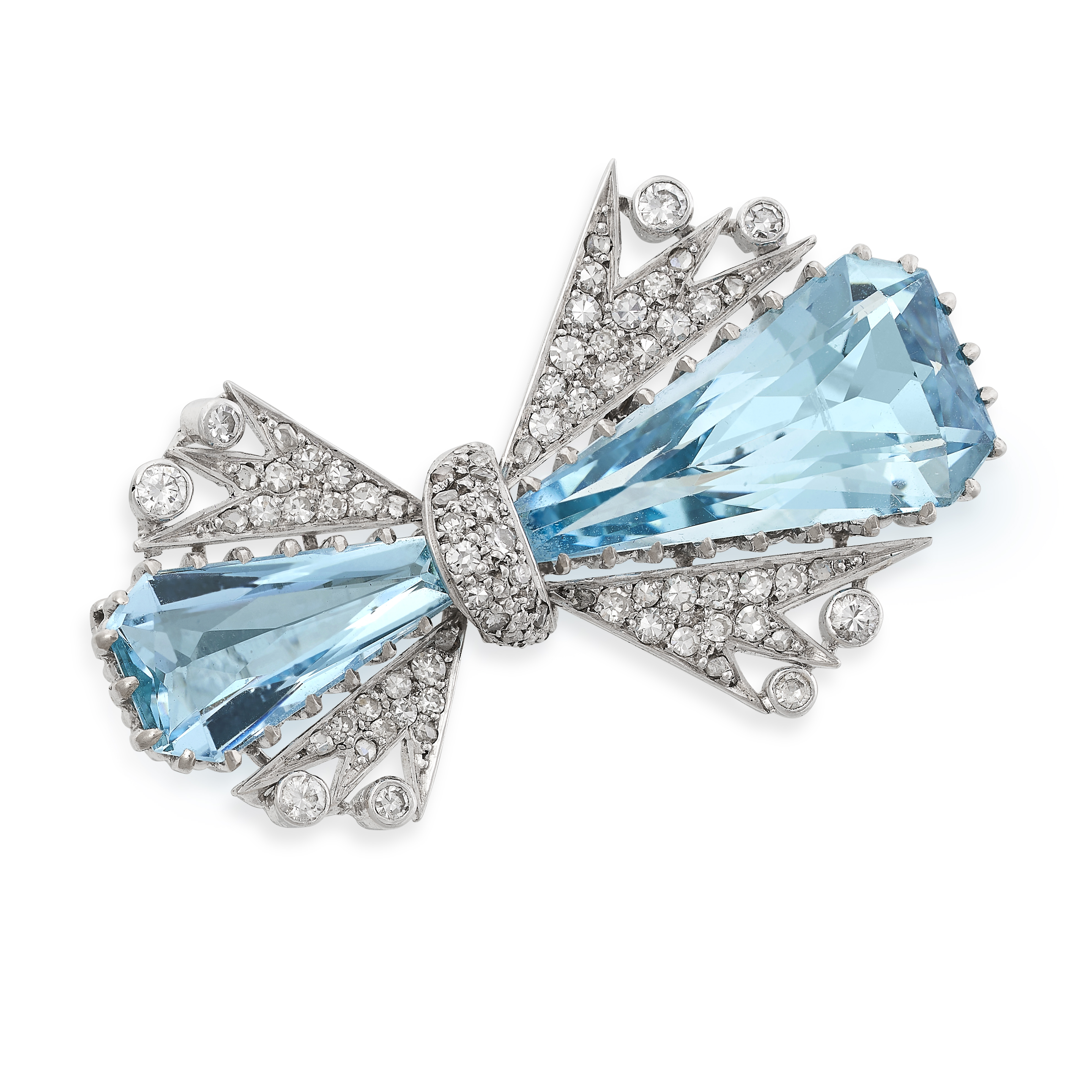 A VINTAGE AQUAMARINE AND DIAMOND BOW BROOCH, CIRCA 1950 in platinum and 18ct white gold, set with