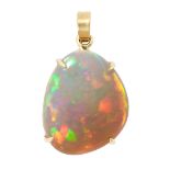 AN OPAL PENDANT in 18ct yellow gold, set with a cabochon cut opal of 9.54 carats, no assay marks,