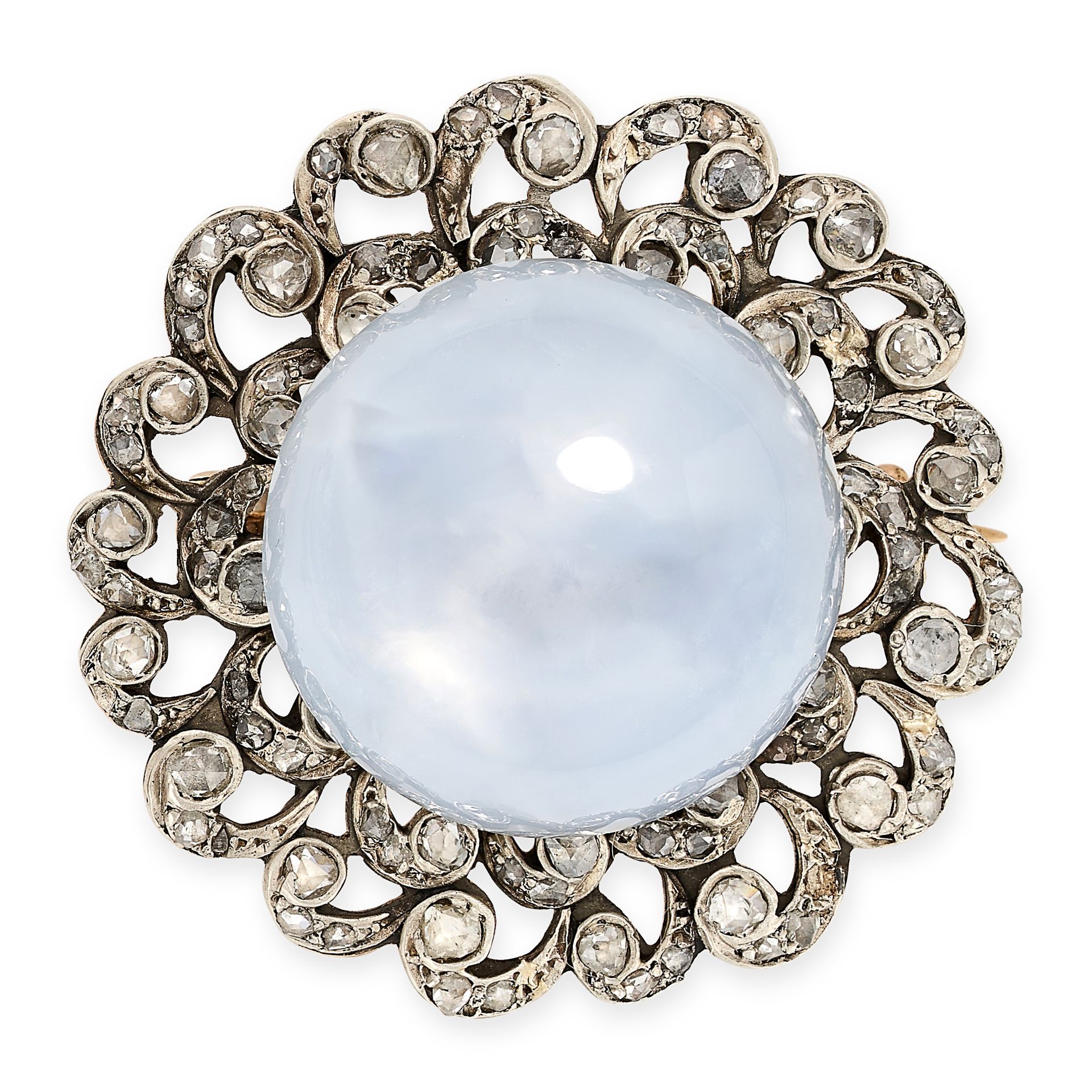 AN ANTIQUE STAR SAPPHIRE AND DIAMOND BROOCH in yellow gold and silver, set with a star sapphire o...