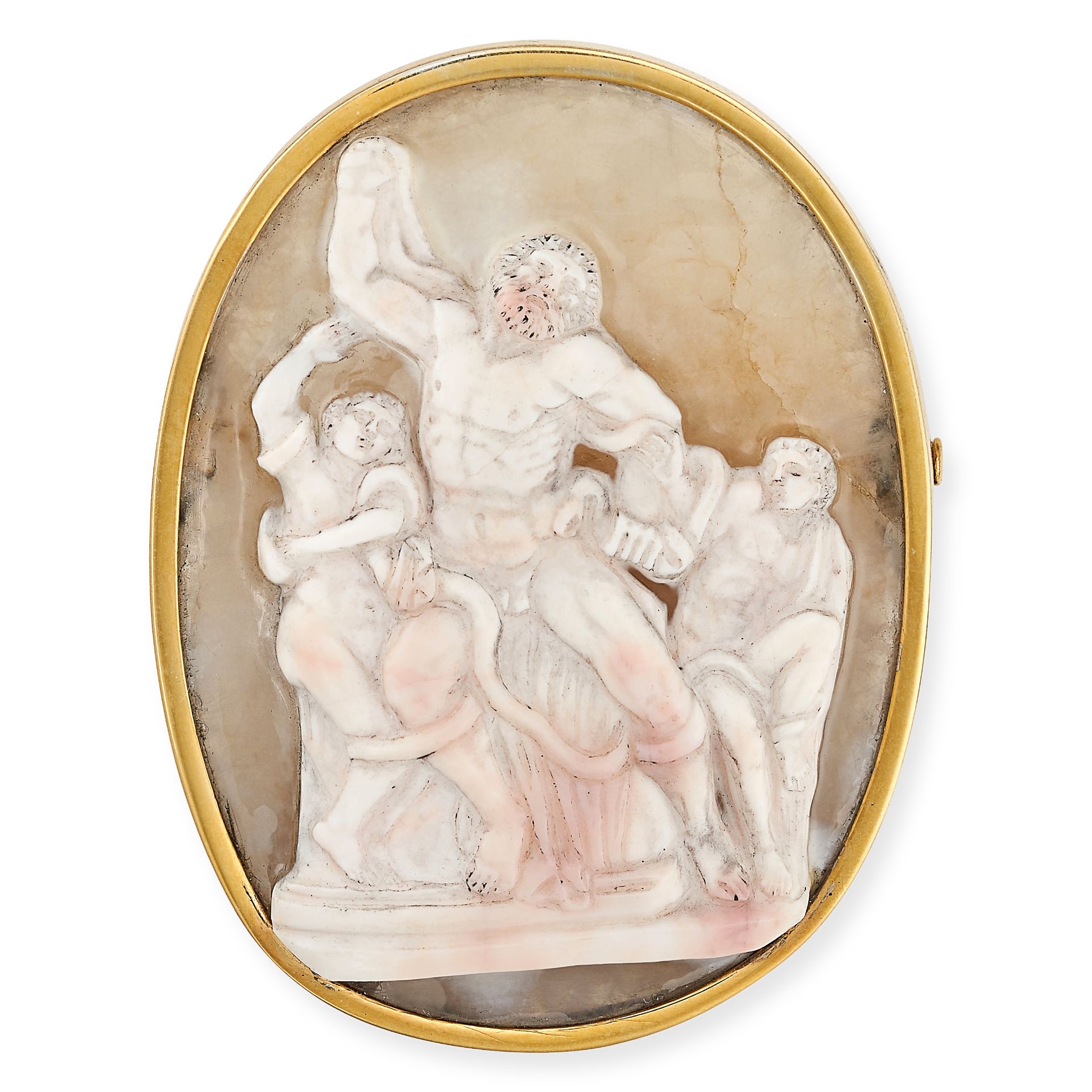 A FINE ANTIQUE CAMEO BROOCH in yellow gold, set with carved agate depicting Laocoon and his sons