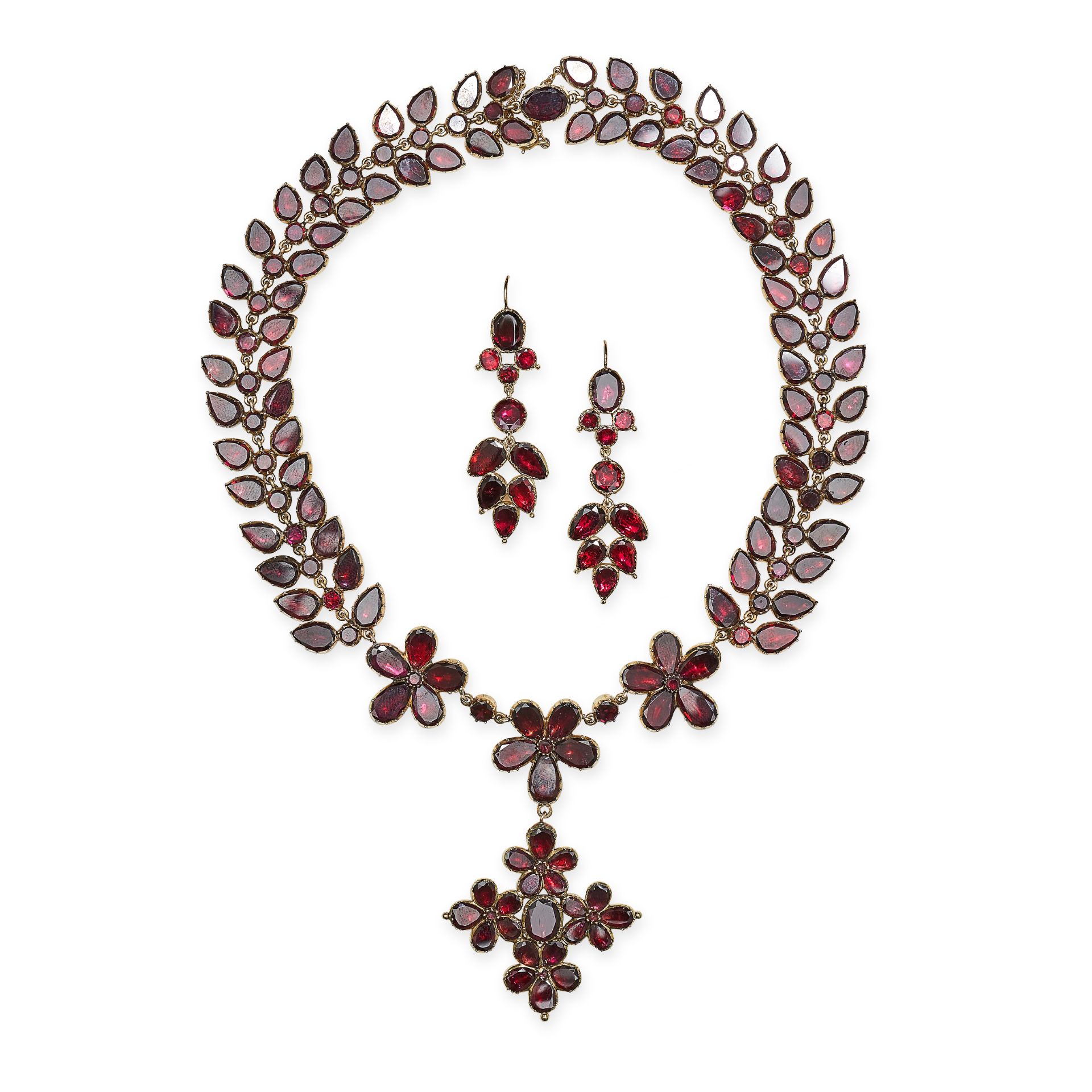 AN ANTIQUE GARNET NECKLACE AND EARRINGS SUITE, 19TH CENTURY in yellow gold, the riviere necklace set