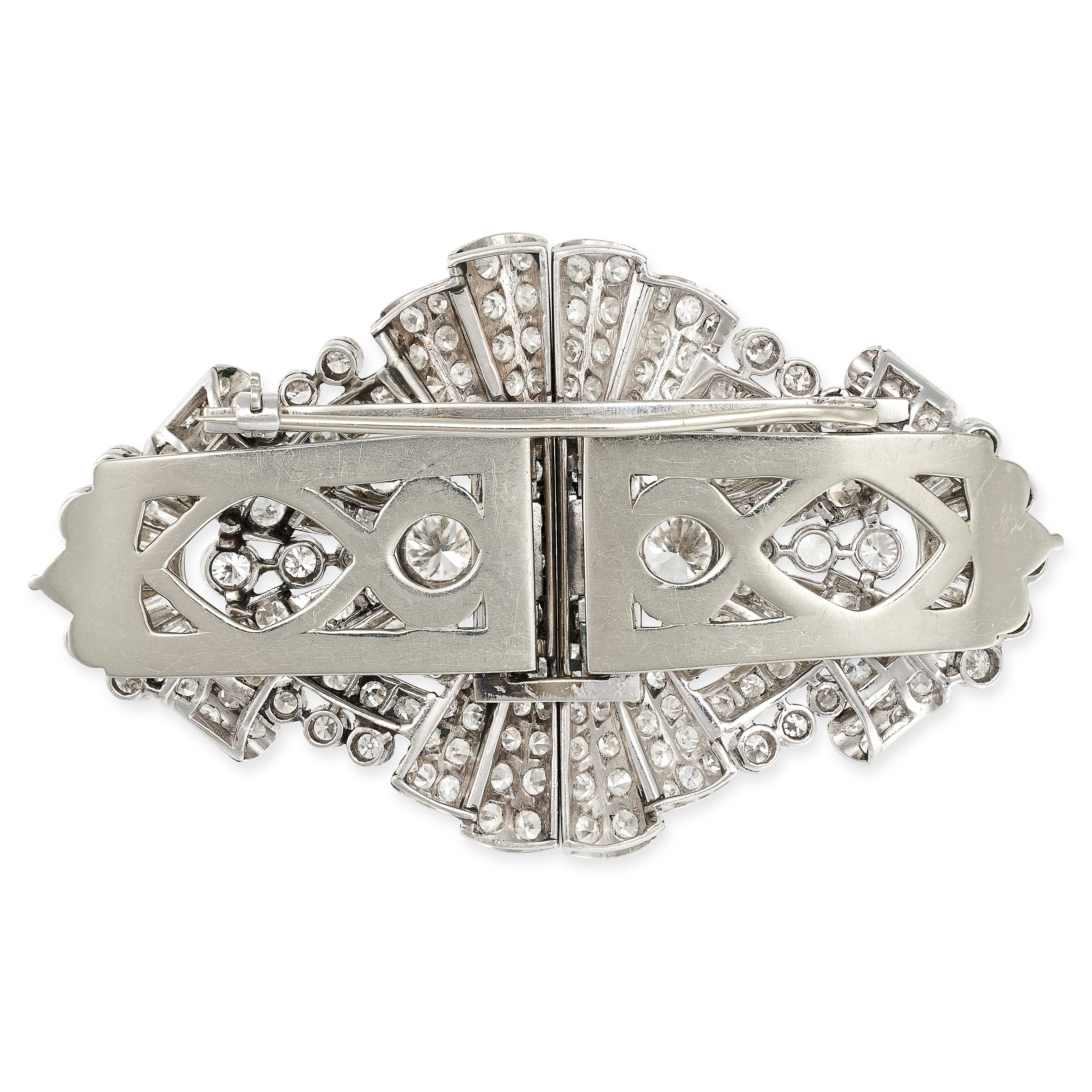 AN ANTIQUE ART DECO DIAMOND DOUBLE CLIP BROOCH in scrolling geometric design, set throughout with - Image 5 of 5