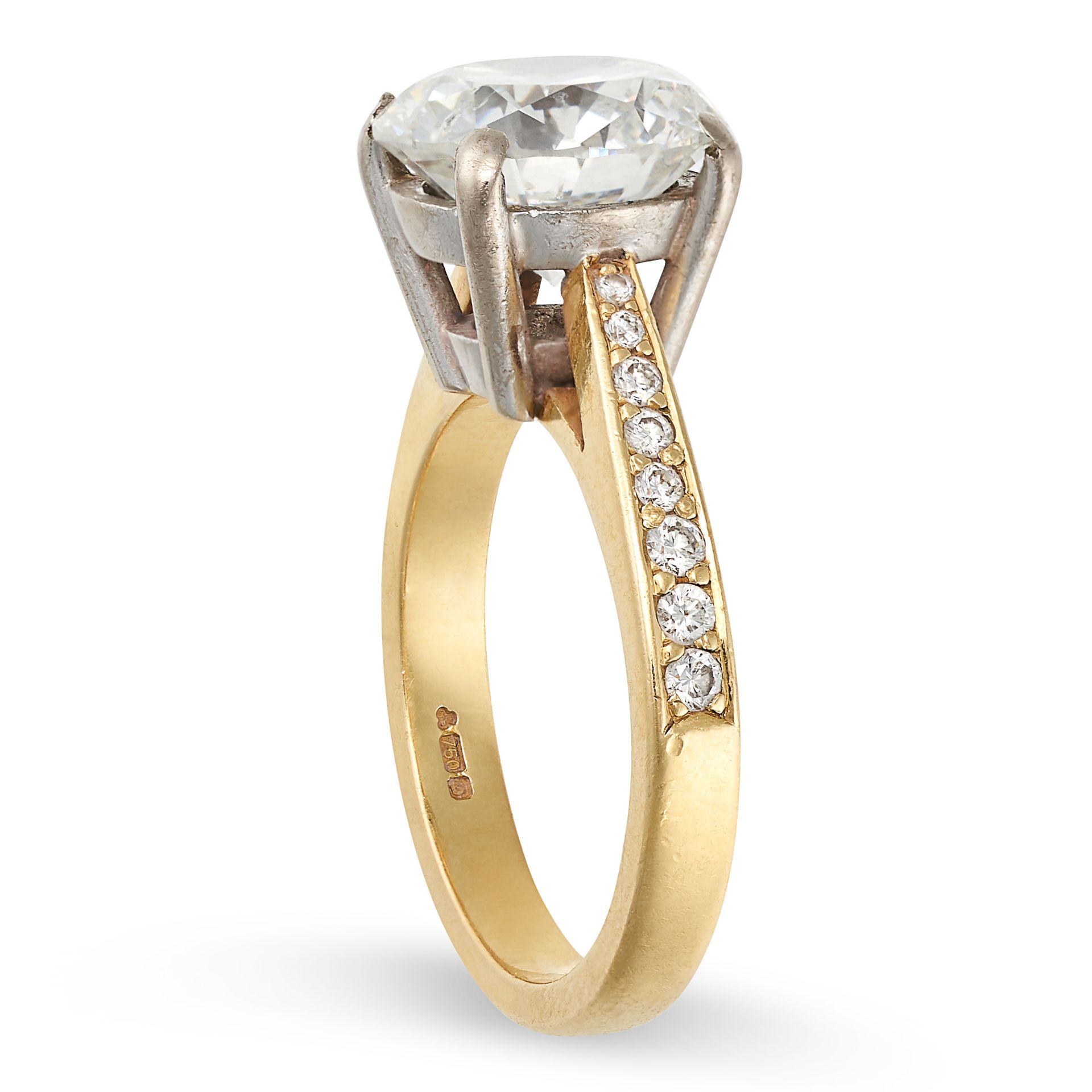 A 4.01 CARAT SOLITAIRE DIAMOND RING in 18ct yellow gold, set with a round brilliant cut diamond of - Image 2 of 2