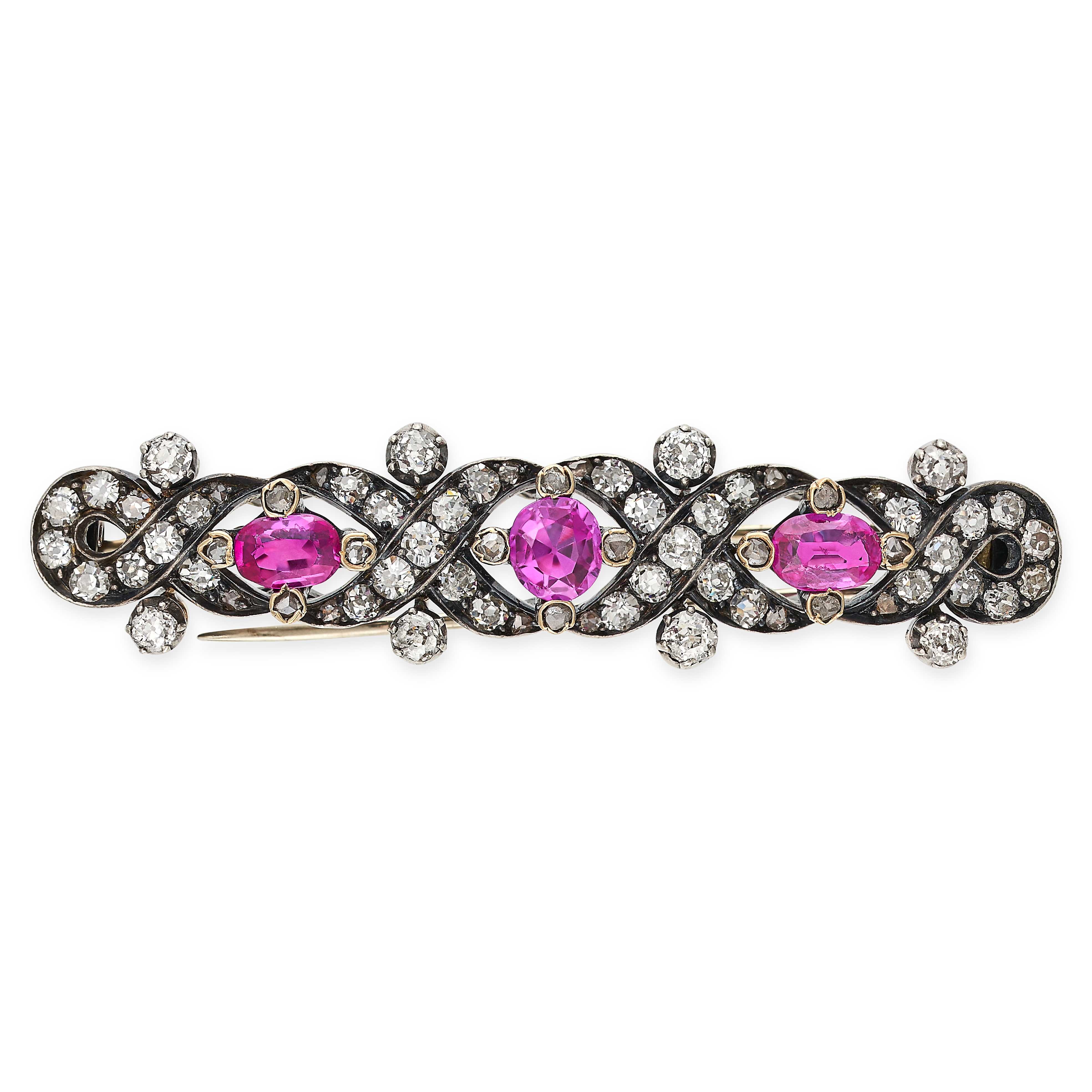 AN ANTIQUE RUBY AND DIAMOND BAR BROOCH in yellow gold and silver, set with three cushion cut