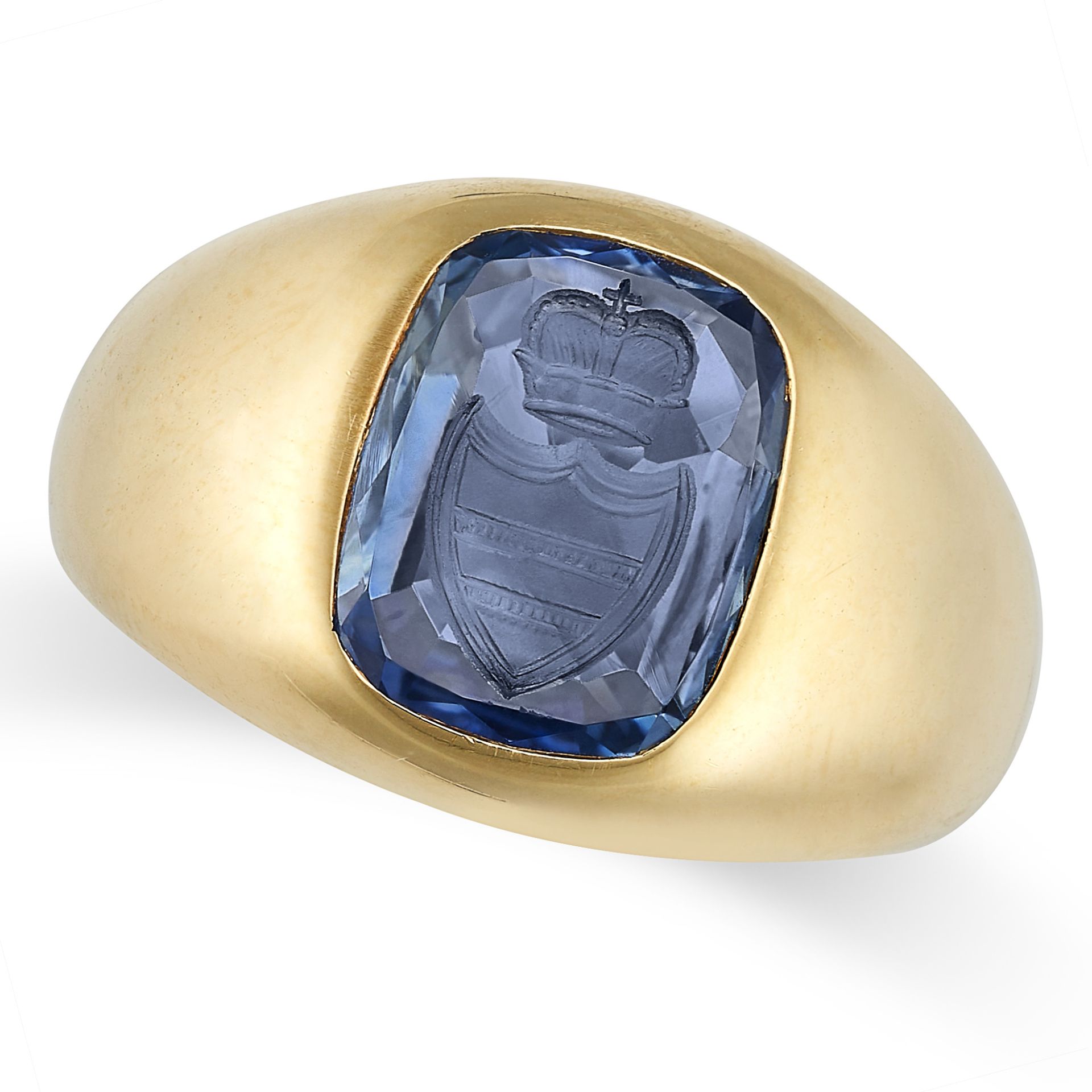 A SAPPHIRE INTAGLIO SEAL GYPSY RING in 18ct yellow gold, set with a cushion shaped sapphire intaglio
