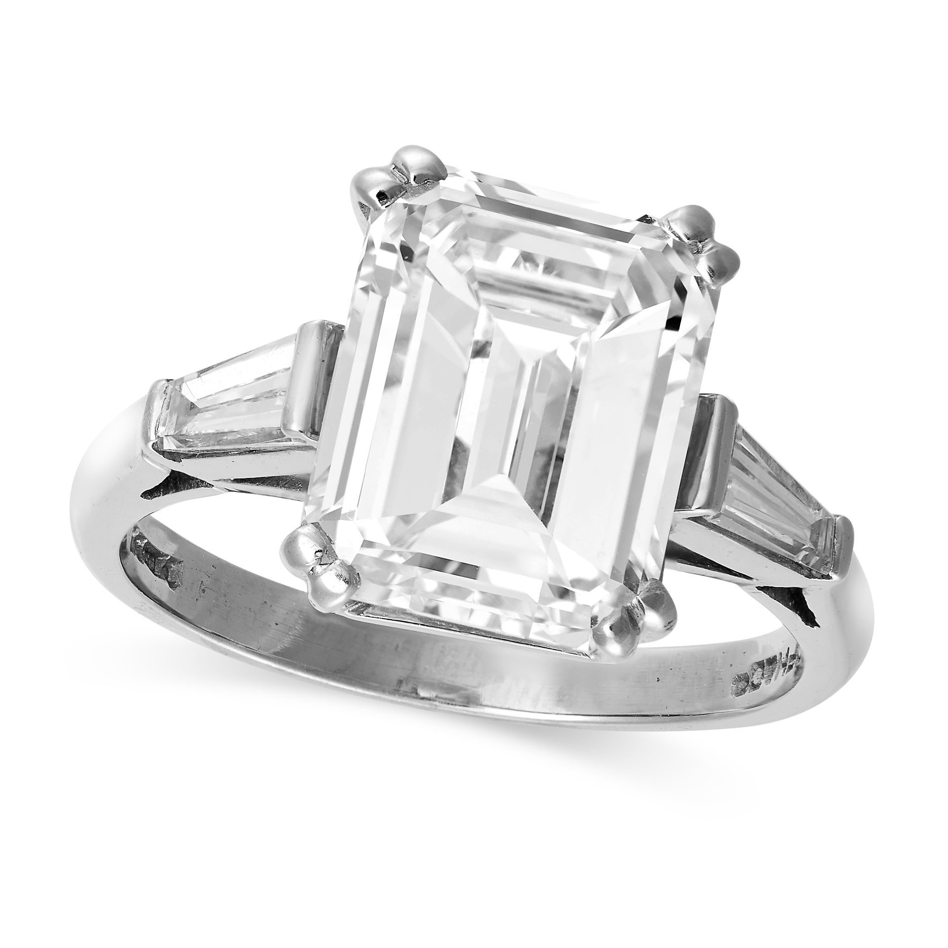 HANCOCKS & CO, AN IMPORTANT 4.39 CARAT SOLITAIRE DIAMOND RING in platinum, set with an emerald cut