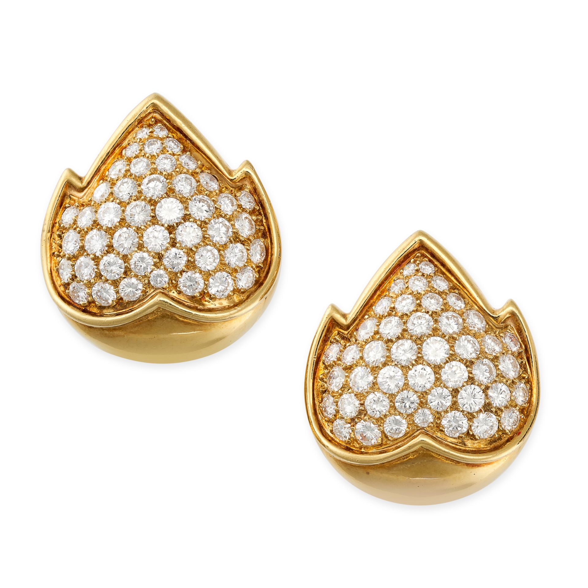 VAN CLEEF & ARPELS, A PAIR OF VINTAGE DIAMOND CLIP EARRINGS in 18ct yellow gold, in a stylised