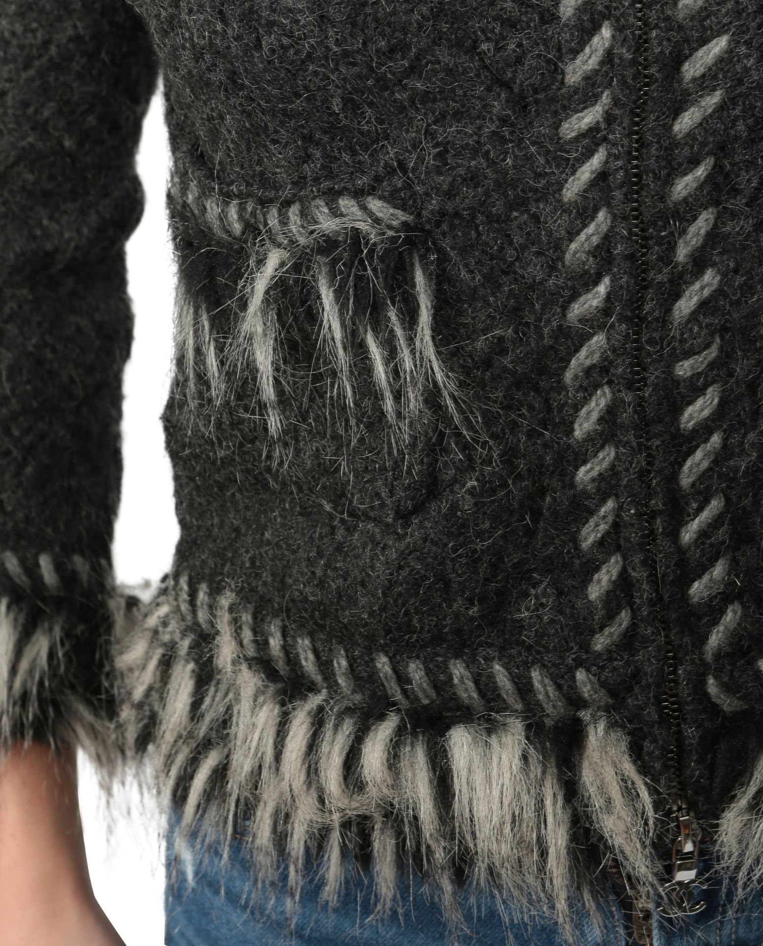 CHANEL, A FLUFFY GREY ALPACA JACKET - Bild 6 aus 6