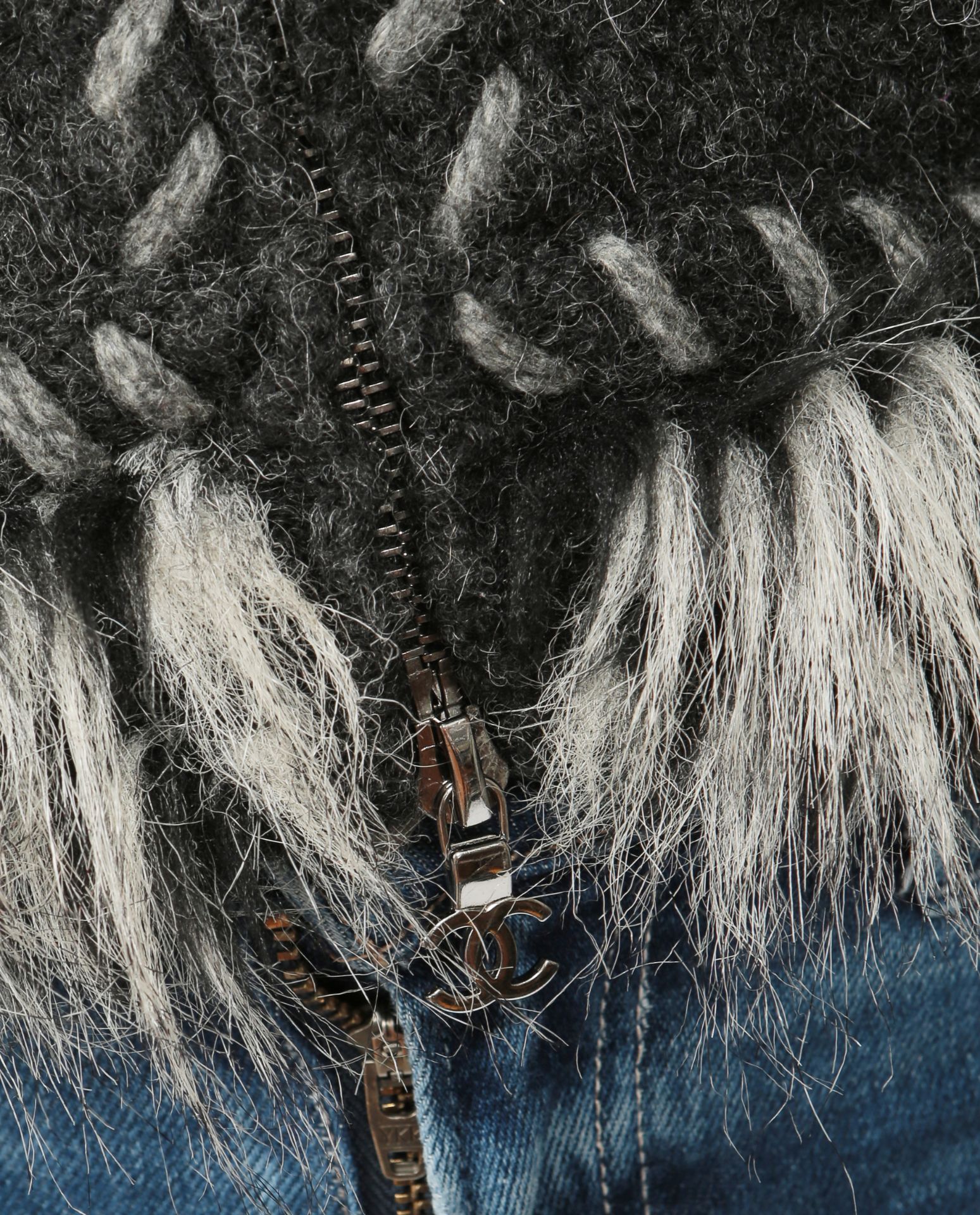 CHANEL, A FLUFFY GREY ALPACA JACKET - Bild 5 aus 6