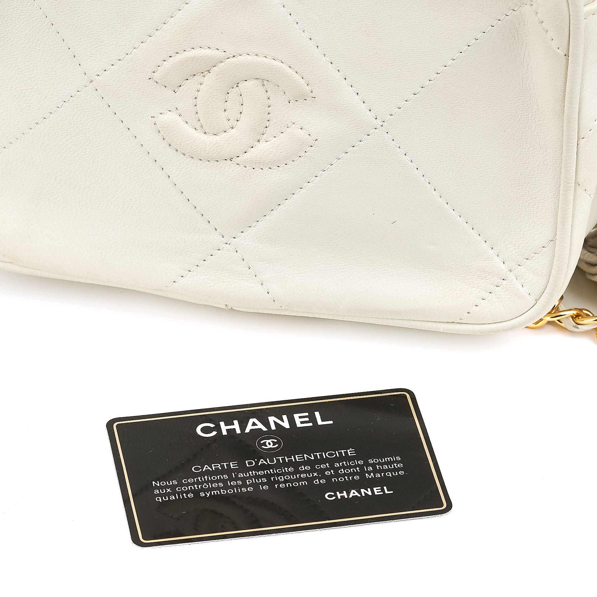 CHANEL, A WHITE VINTAGE CAMERA BAG, Condition grade B. Produced between 1986-1988 - Image 5 of 7