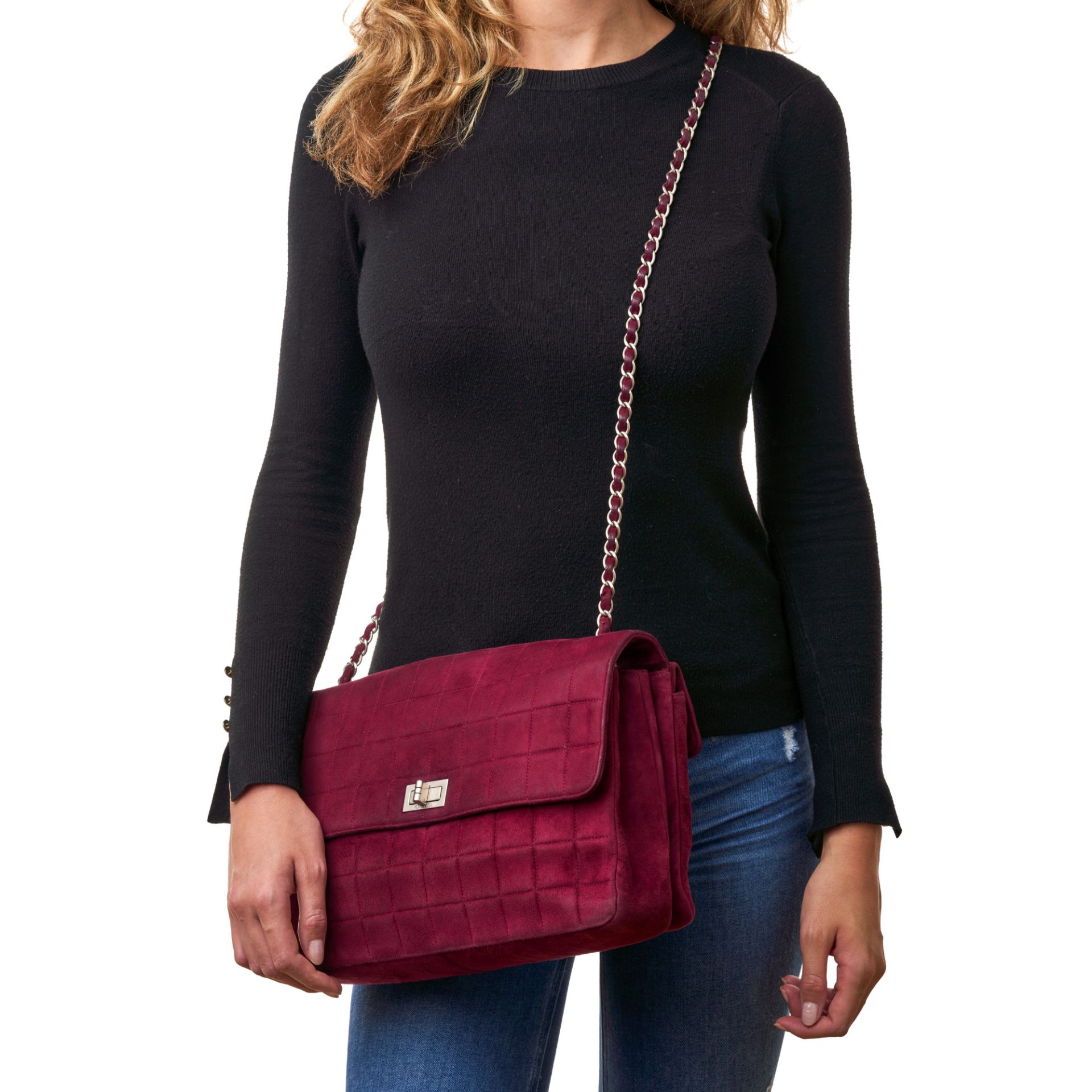 CHANEL, A BURGUNDY SUEDE MULTI-POCKET REISSUE LOCK BAG - Bild 6 aus 6