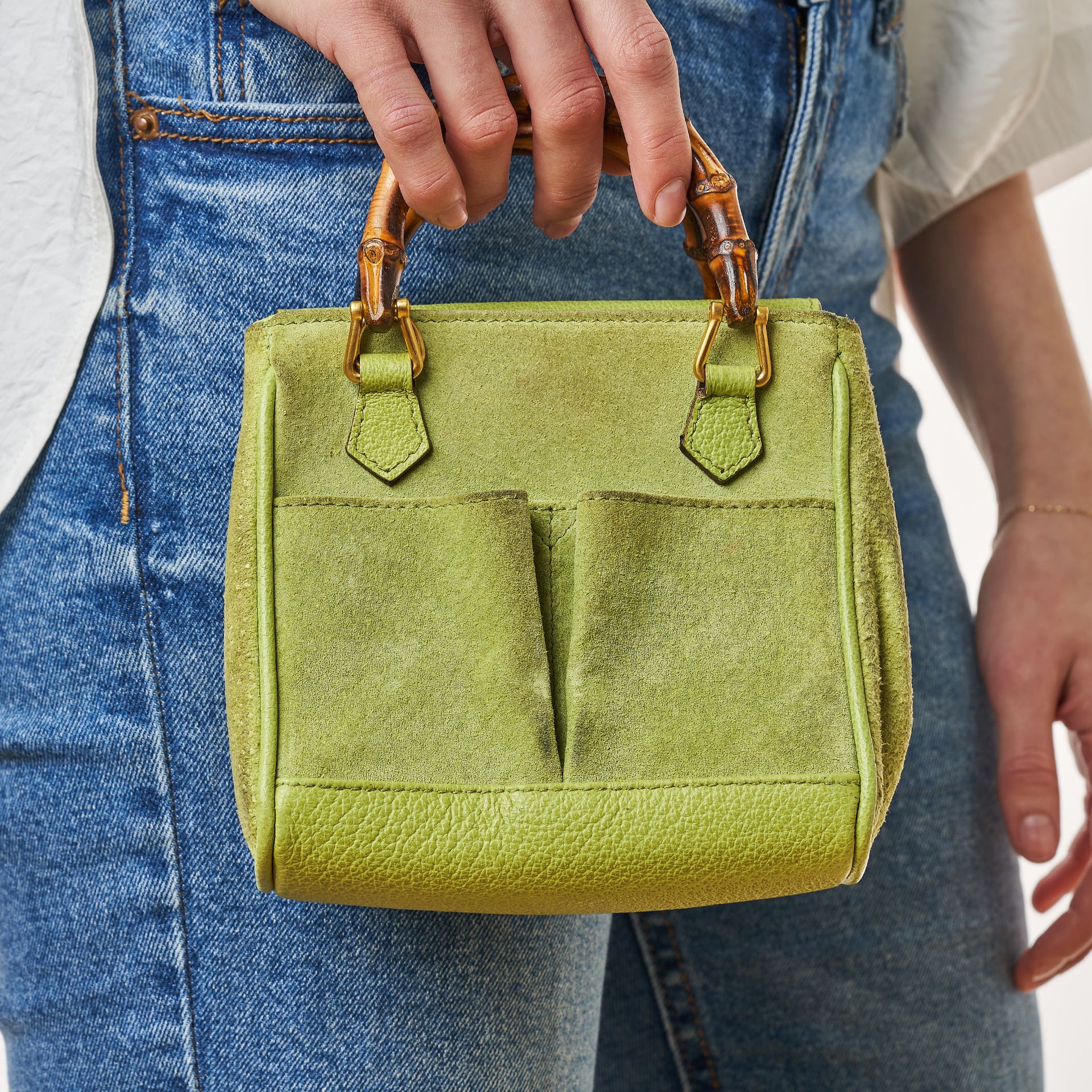 GUCCI, A VINTAGE GREEN SUEDE BAMBOO HANDLE BAG - Bild 5 aus 5