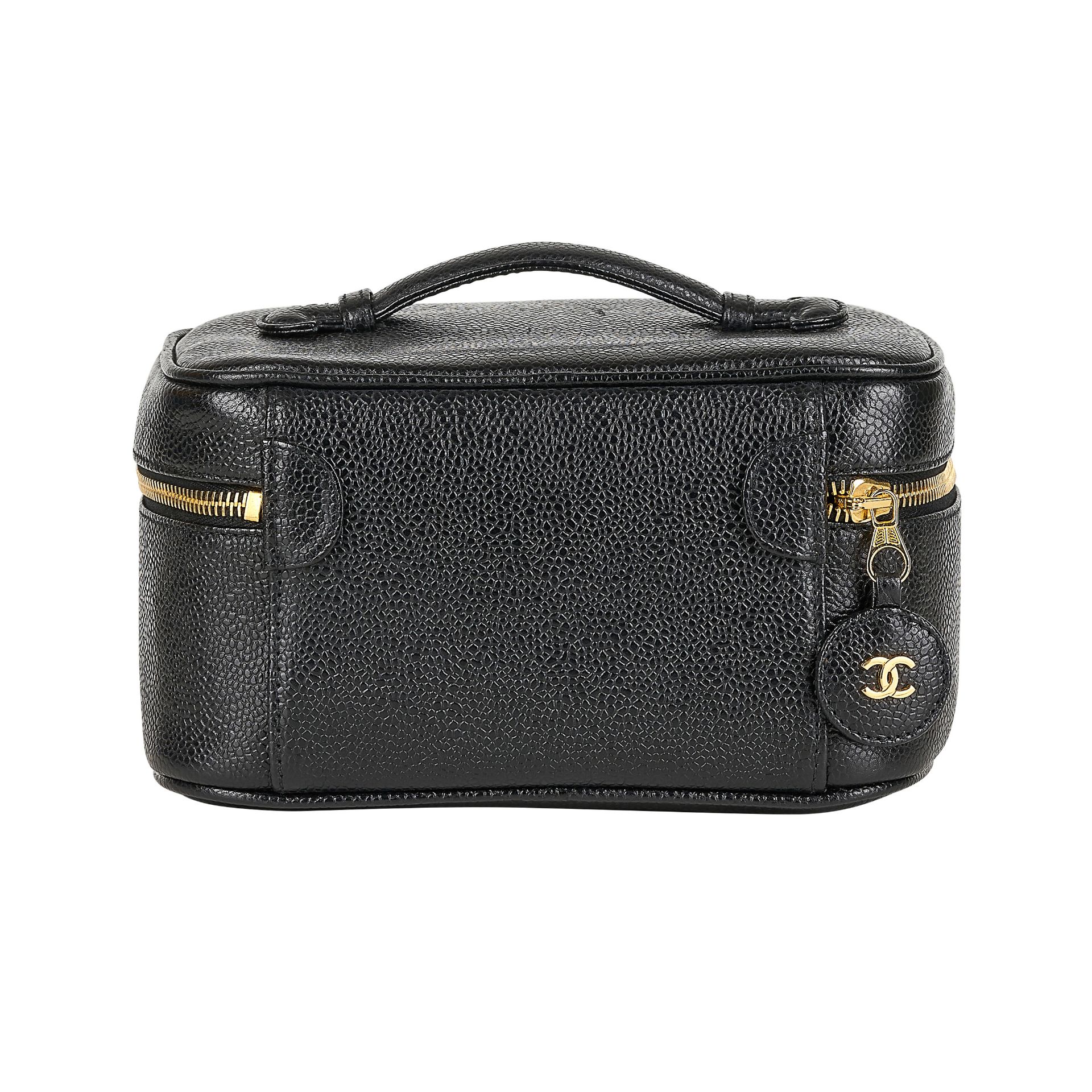 CHANEL, A VINTAGE CAVIAR VANITY CASE. - Bild 3 aus 6