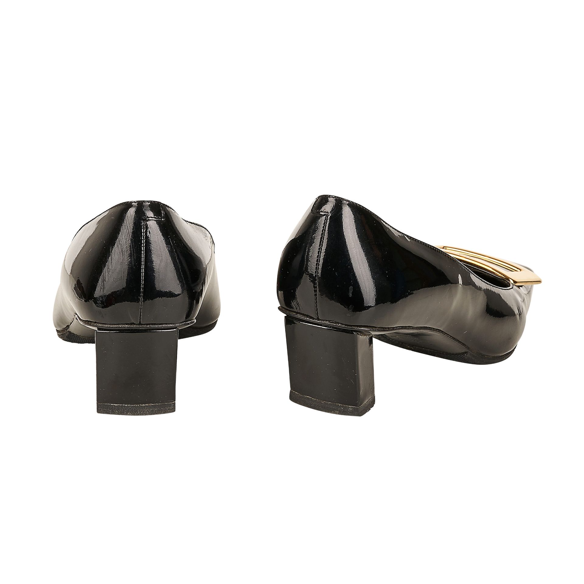 ROGER VIVIER, BELLE BLACK BUCKLED PATENT LEATHER PUMPS. - Bild 3 aus 3