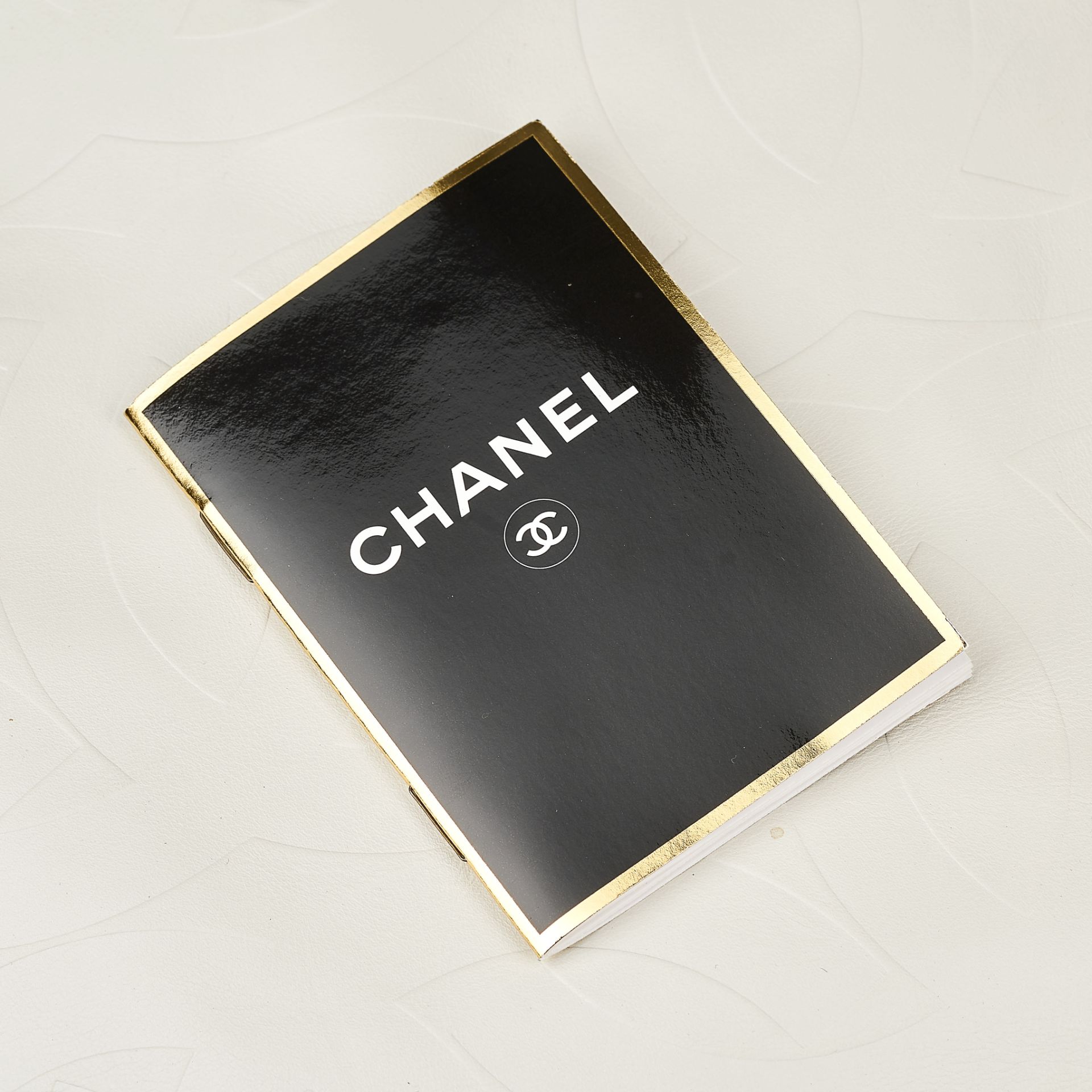 CHANEL, A WHITE SHOPPING BAG - Image 4 of 5